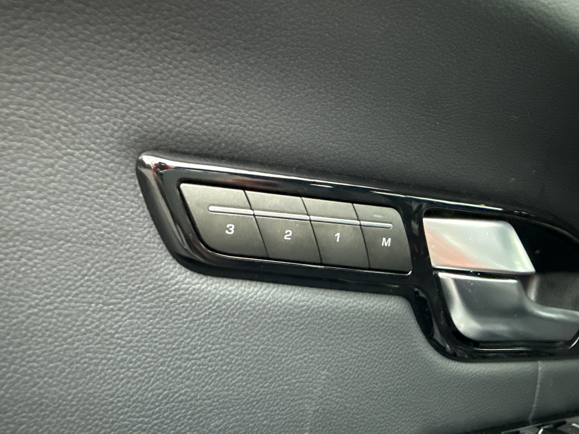 LAND ROVER Range Rover Evoque Convert. 2.0Si4 HSE Dynamic AT9-image-21