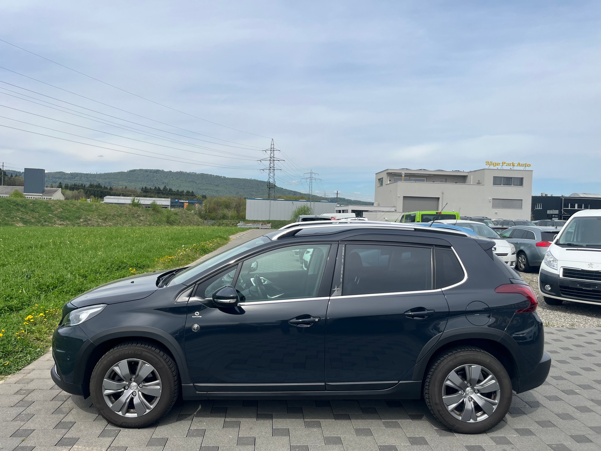 PEUGEOT 2008 1.2 PureTech Signature EAT6-image-3