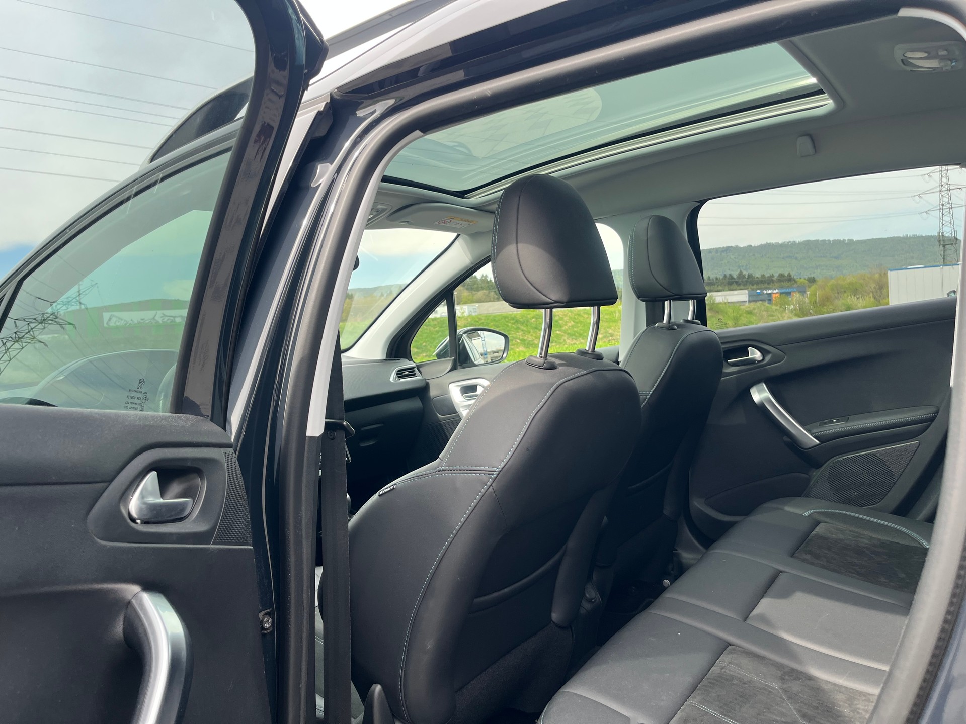 PEUGEOT 2008 1.2 PureTech Signature EAT6-image-10