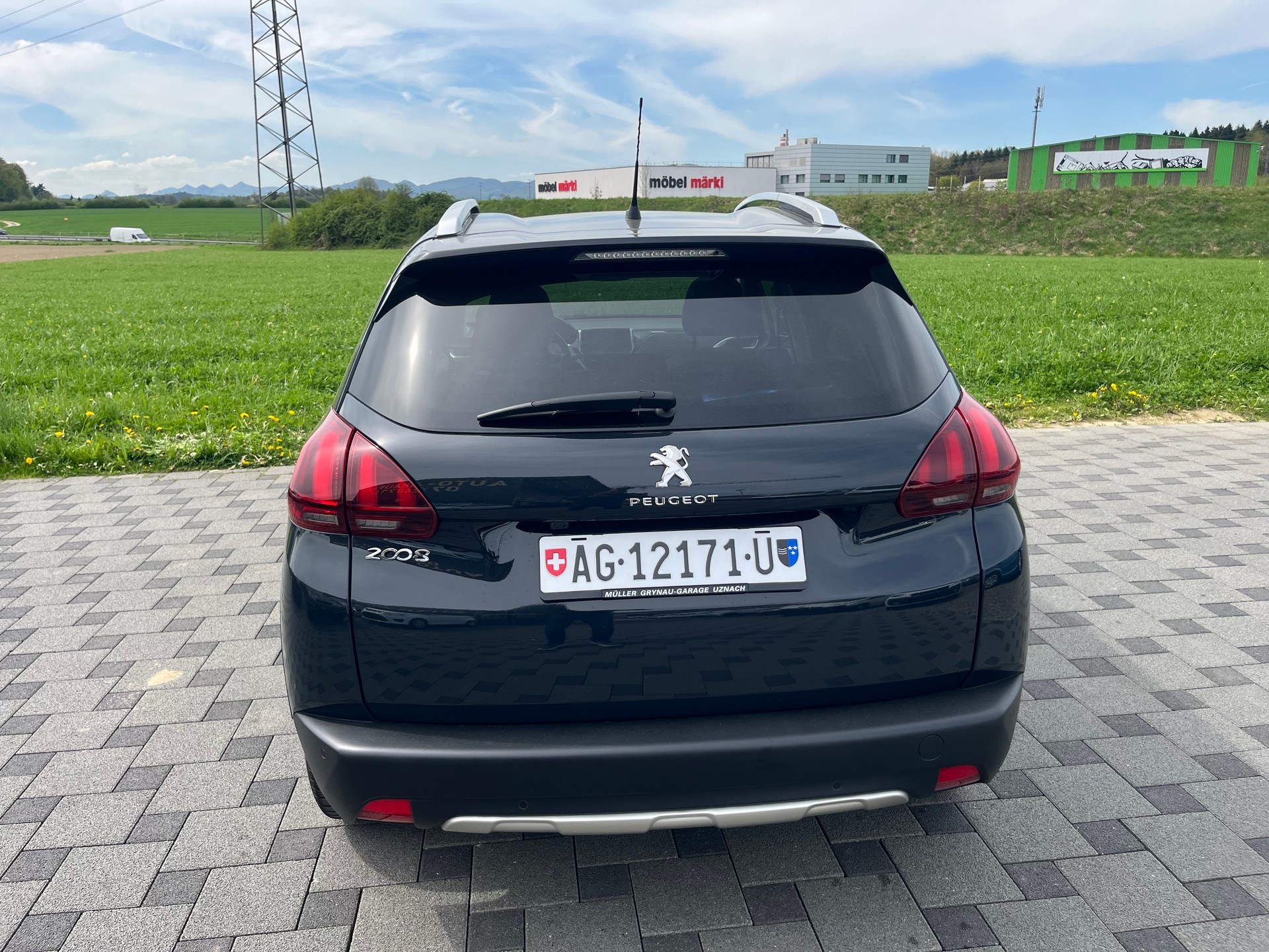 PEUGEOT 2008 1.2 PureTech Signature EAT6-image-2