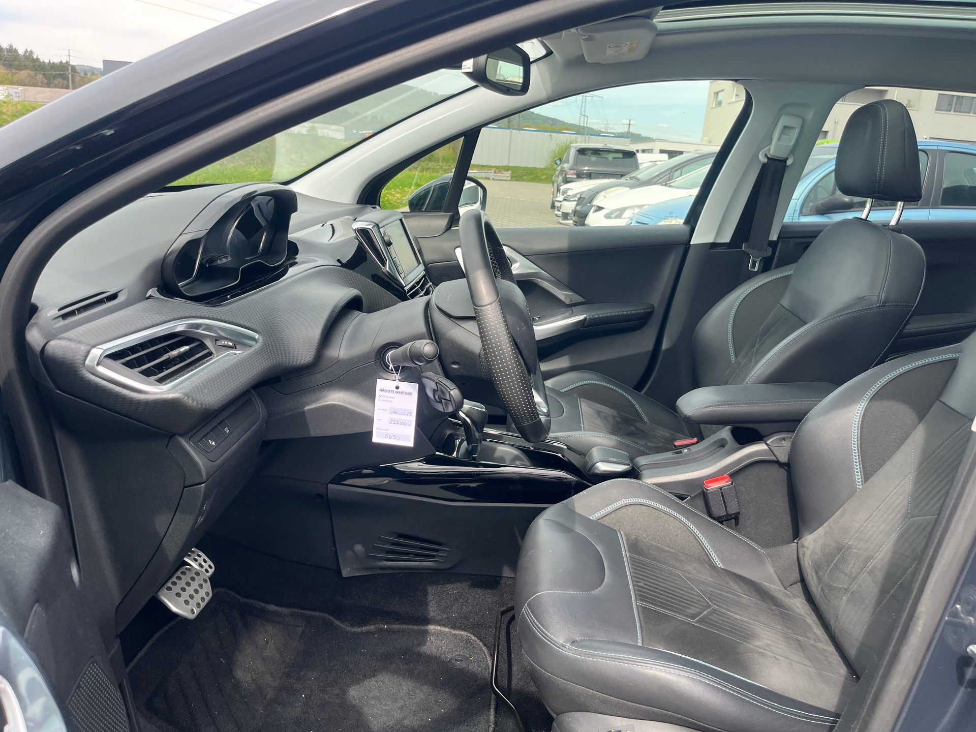 PEUGEOT 2008 1.2 PureTech Signature EAT6-image-11