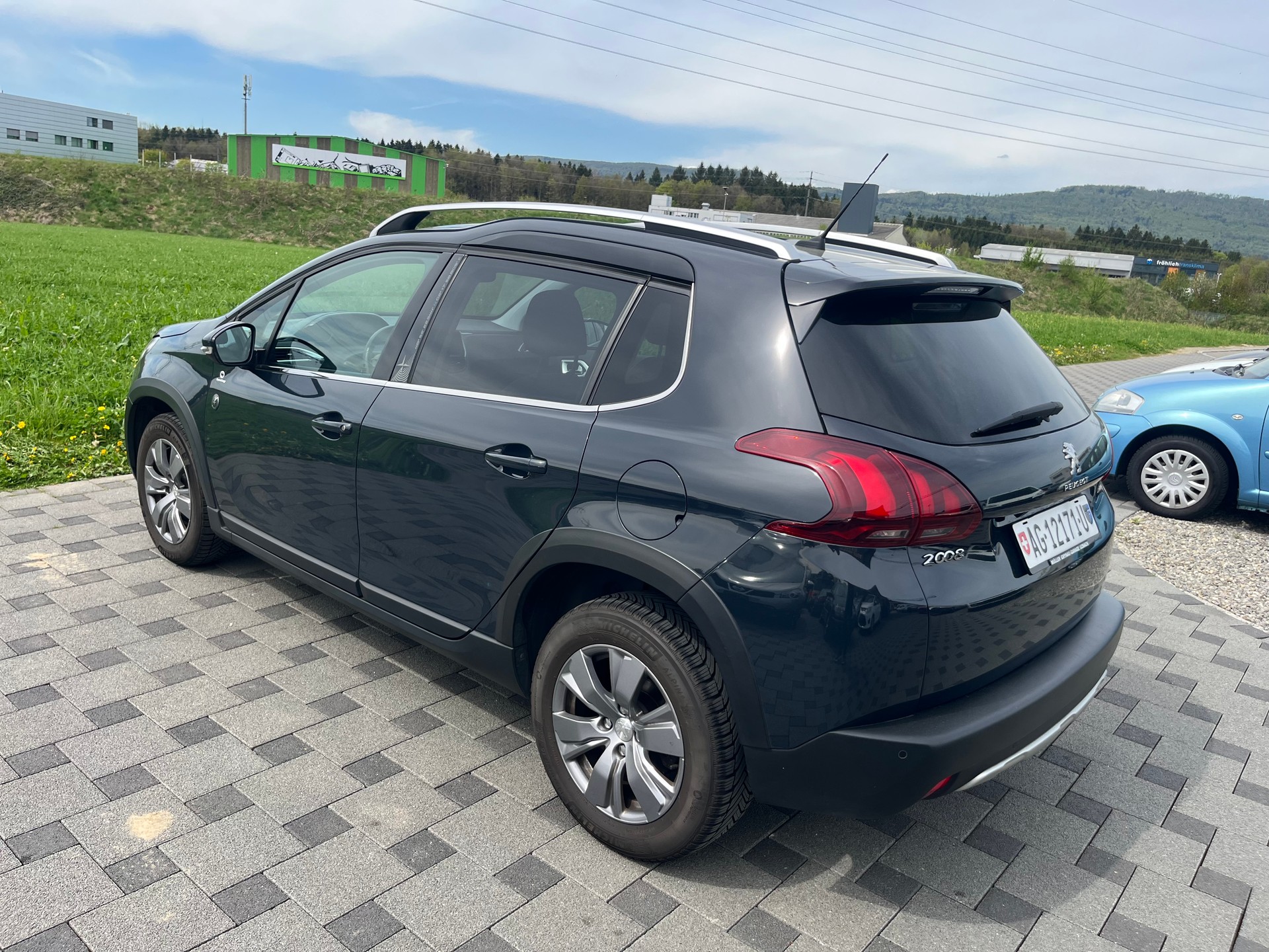 PEUGEOT 2008 1.2 PureTech Signature EAT6-image-6
