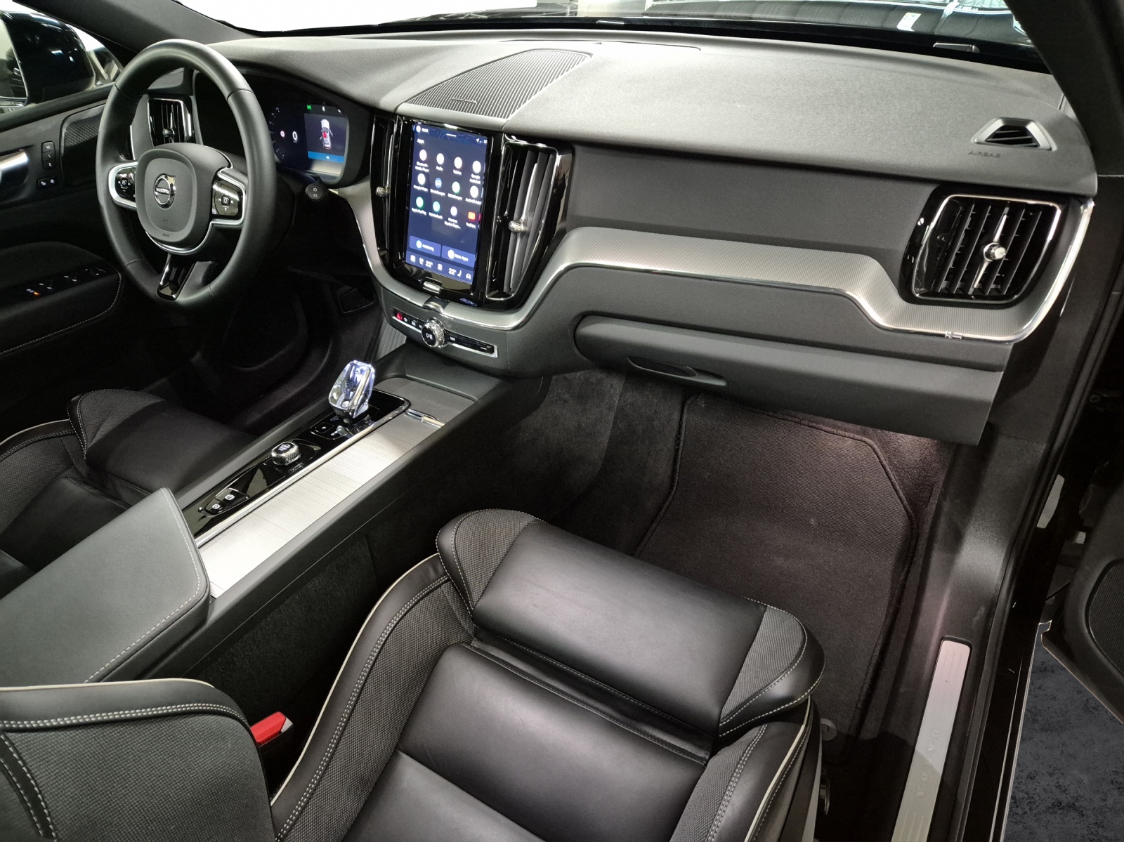VOLVO XC60 2.0 T8 TE Plus Dark eAWD-image-17