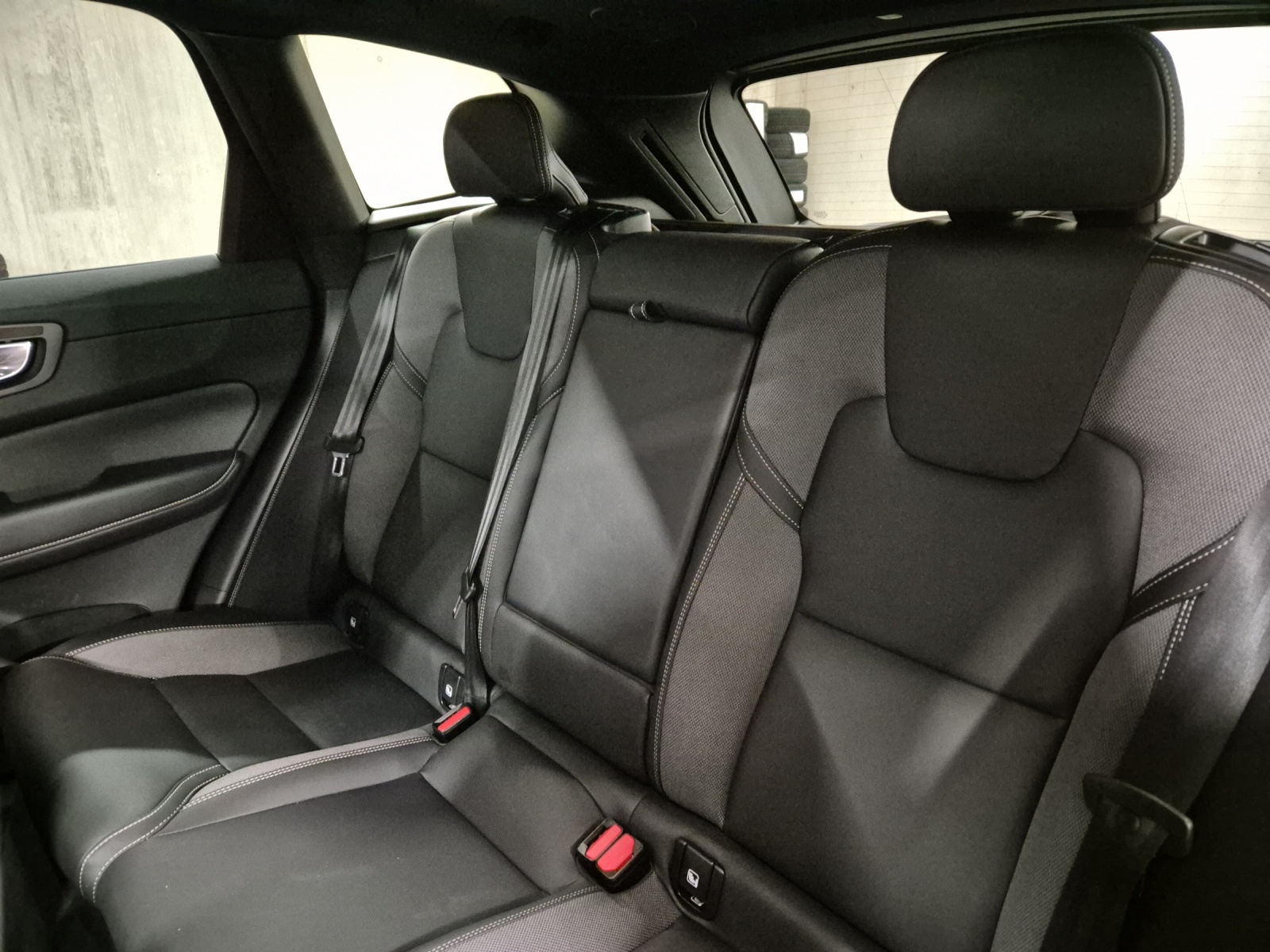 VOLVO XC60 2.0 T8 TE Plus Dark eAWD-image-16