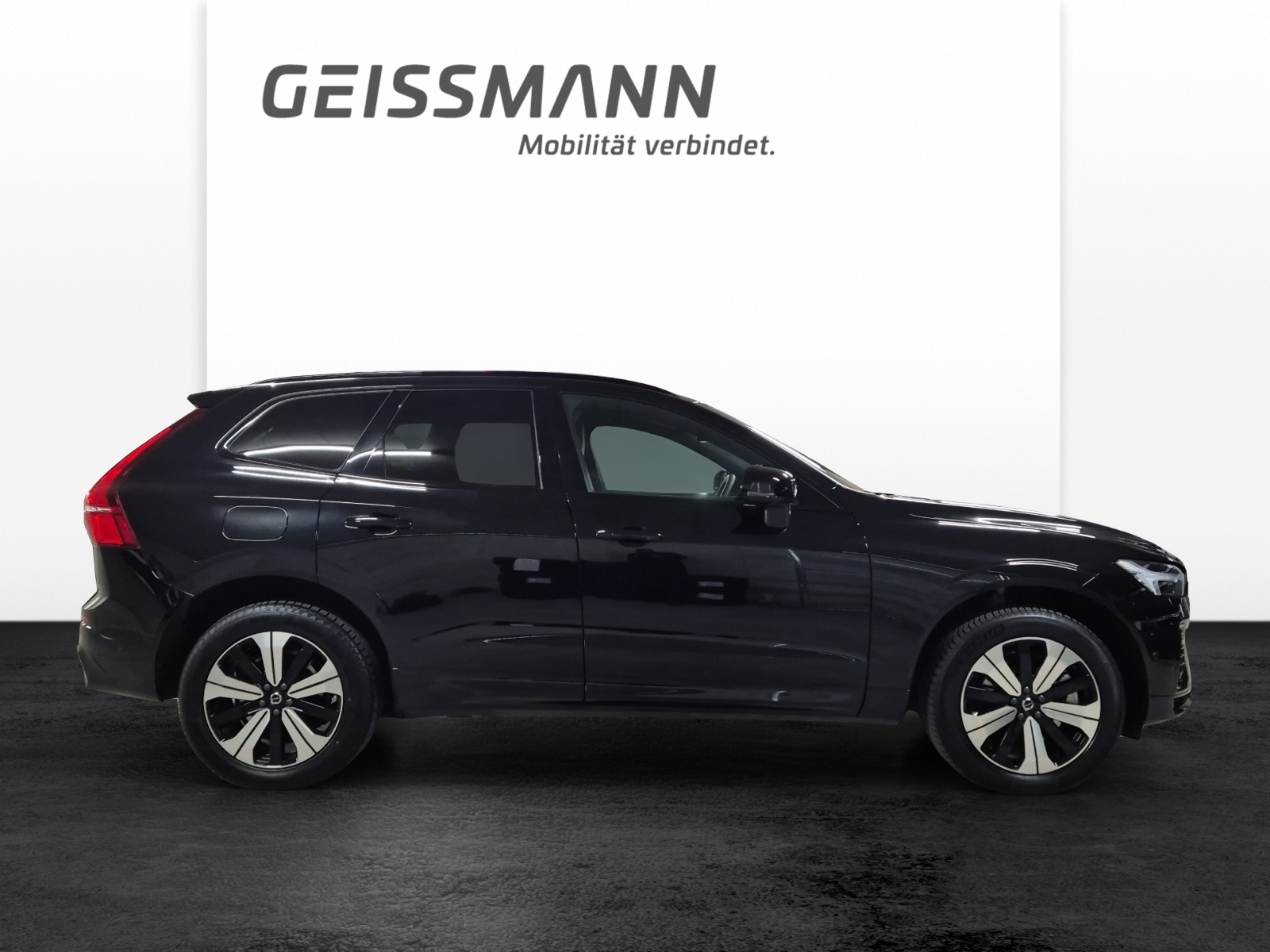 VOLVO XC60 2.0 T8 TE Plus Dark eAWD-showroom-element-3