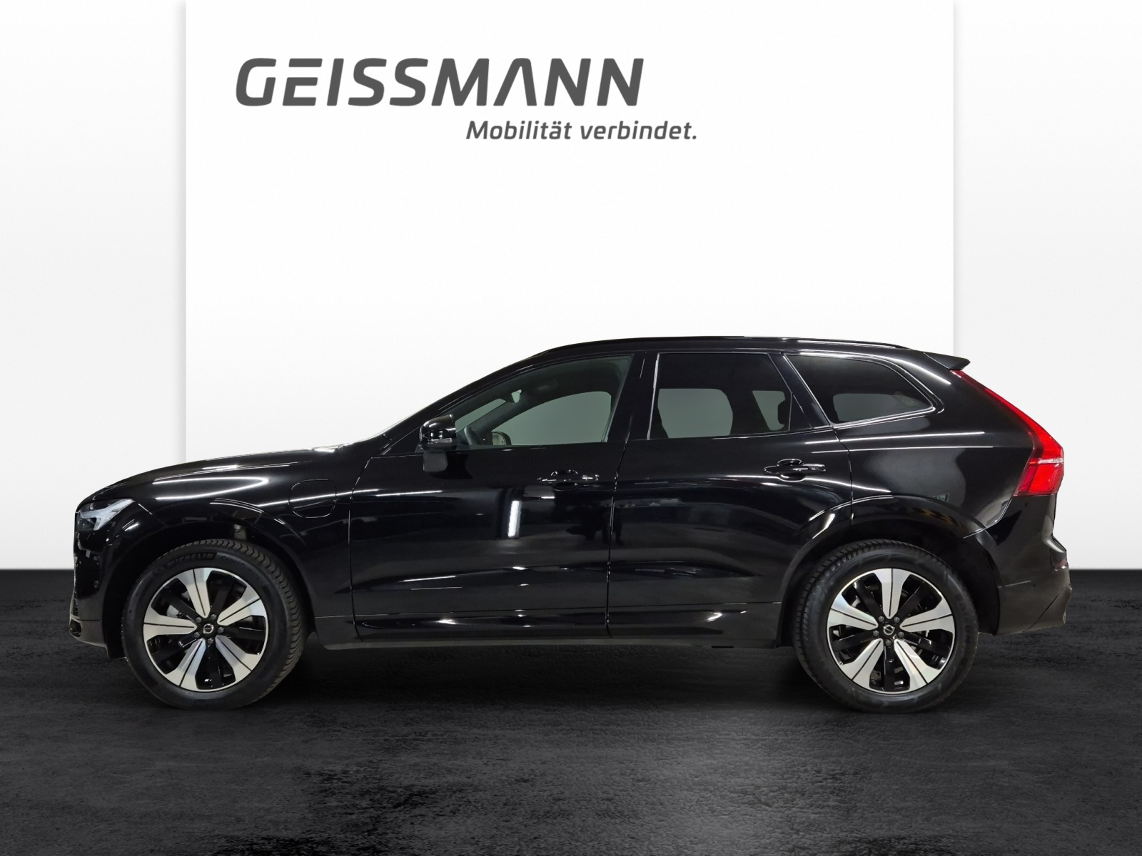 VOLVO XC60 2.0 T8 TE Plus Dark eAWD-showroom-element-2