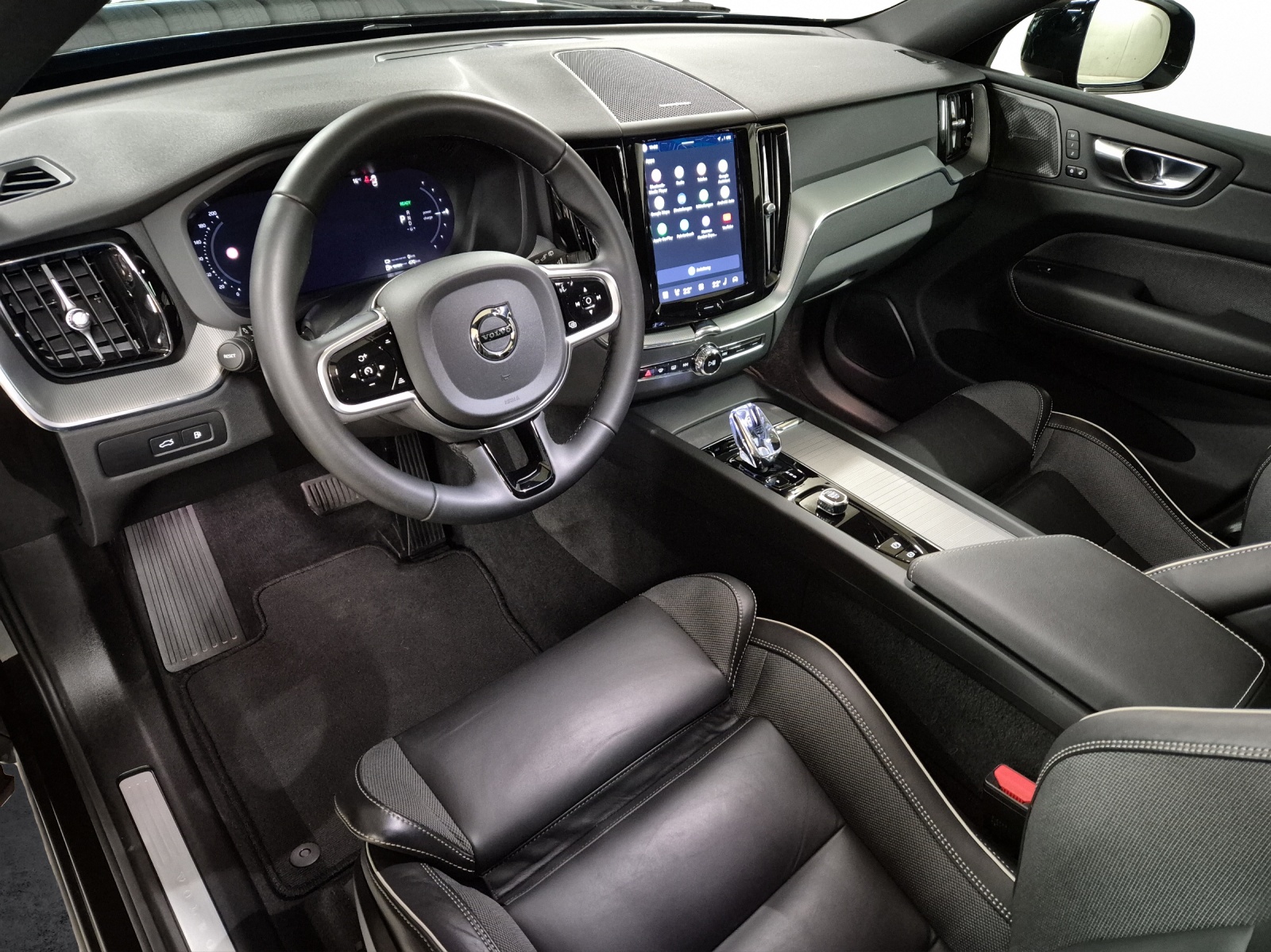 VOLVO XC60 2.0 T8 TE Plus Dark eAWD-image-8