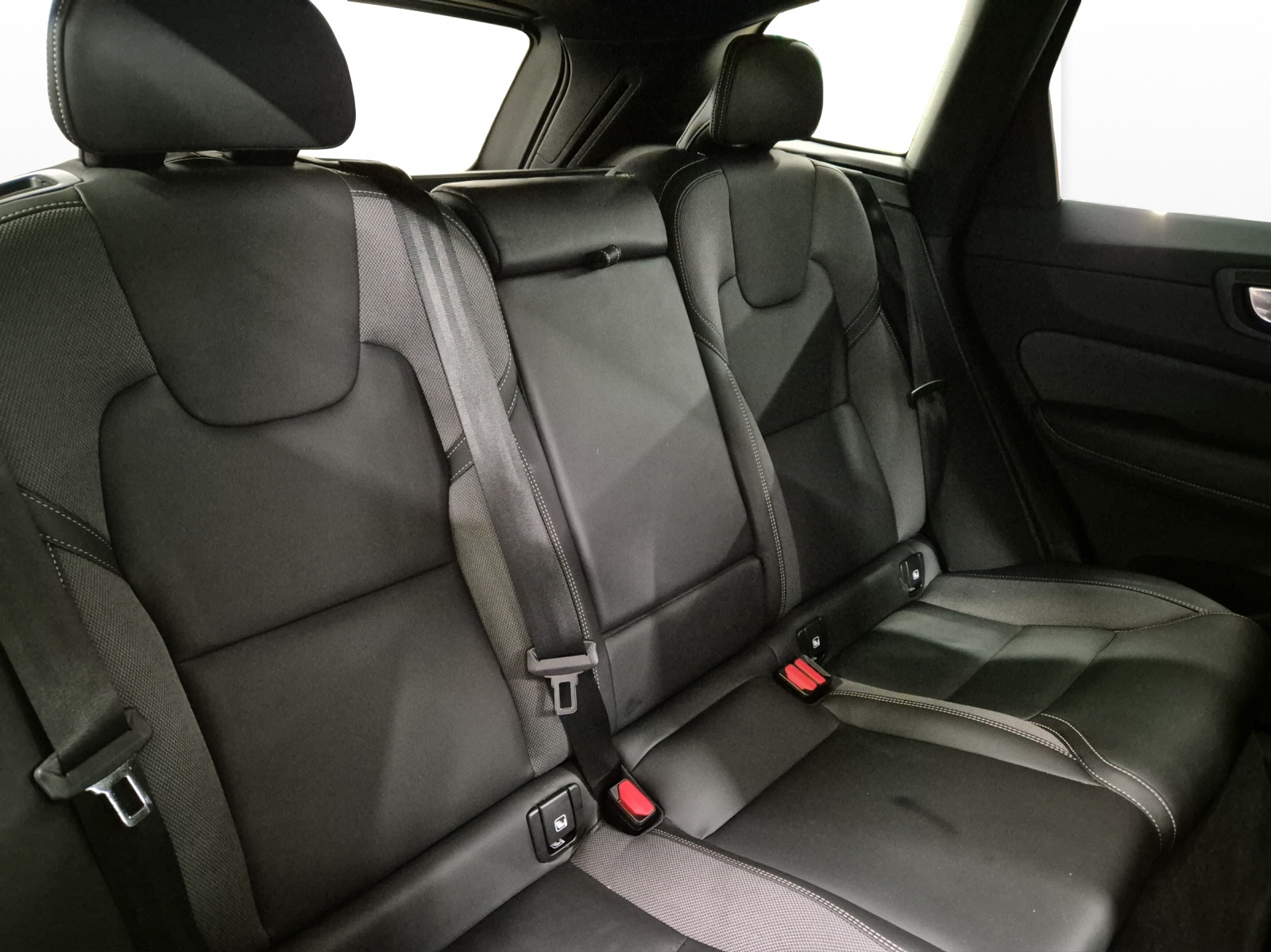 VOLVO XC60 2.0 T8 TE Plus Dark eAWD-image-15