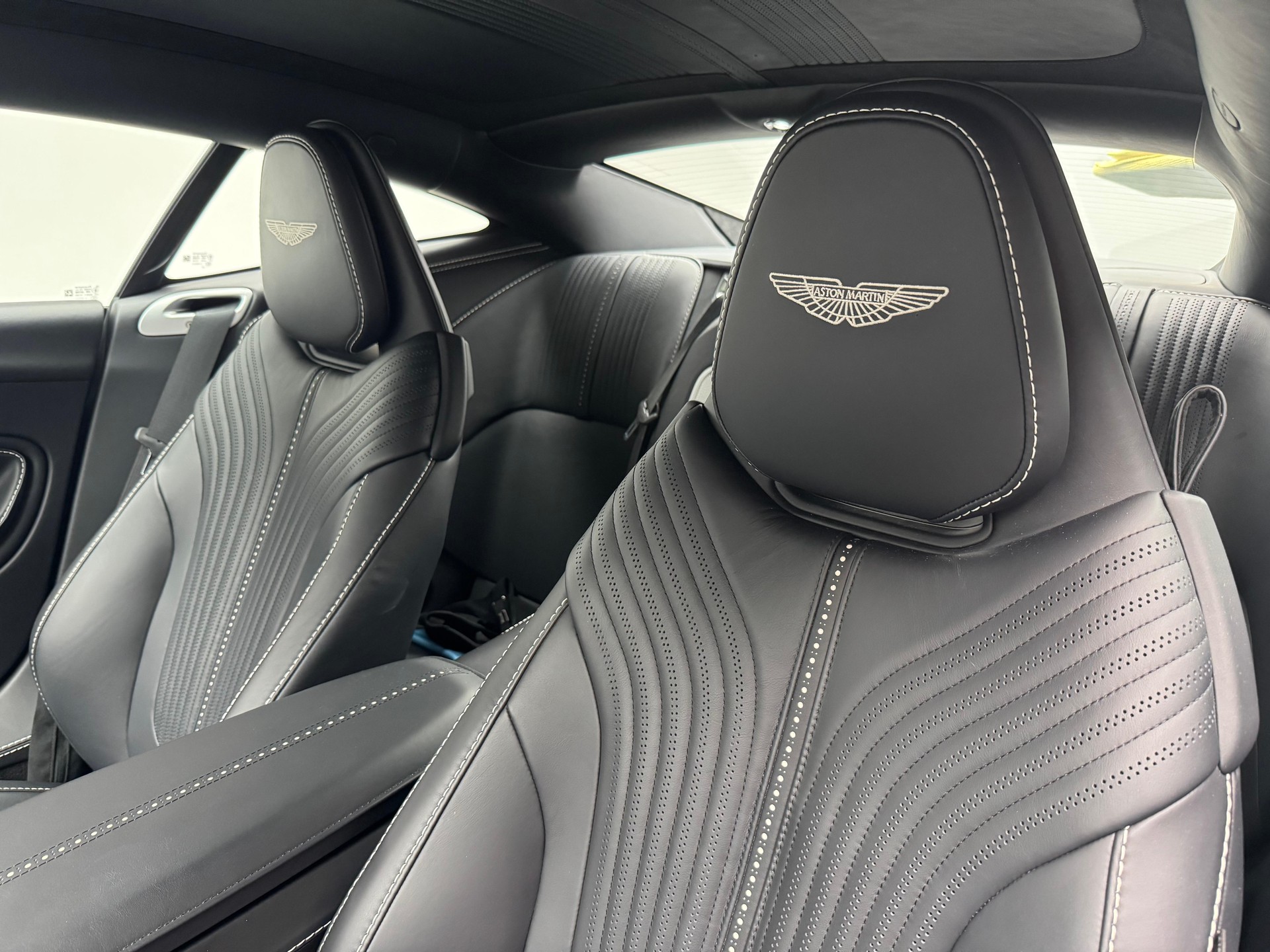 ASTON MARTIN DB11 Coupé 4.0 V8 Bi-Turbo-image-12