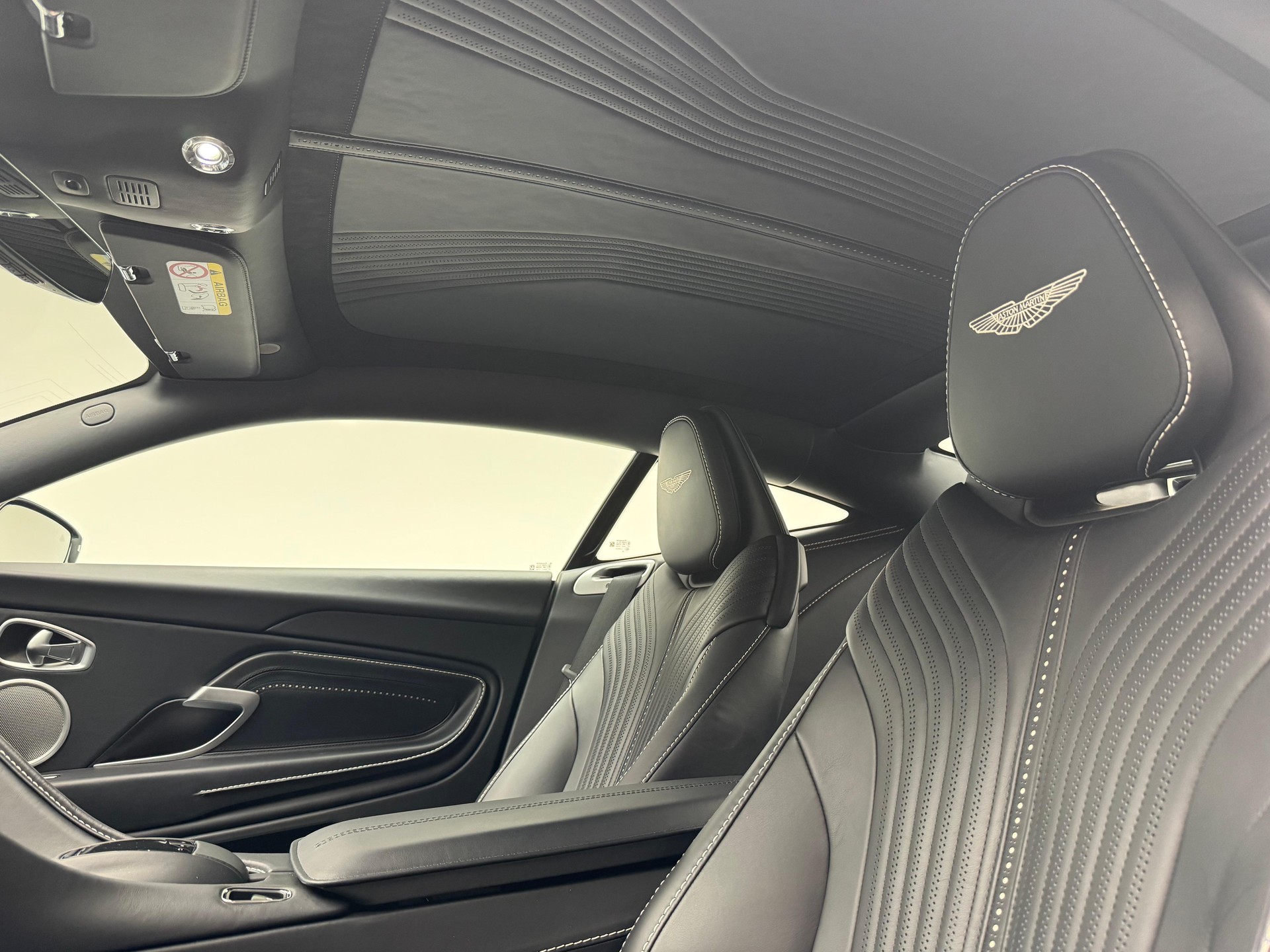 ASTON MARTIN DB11 Coupé 4.0 V8 Bi-Turbo-image-10