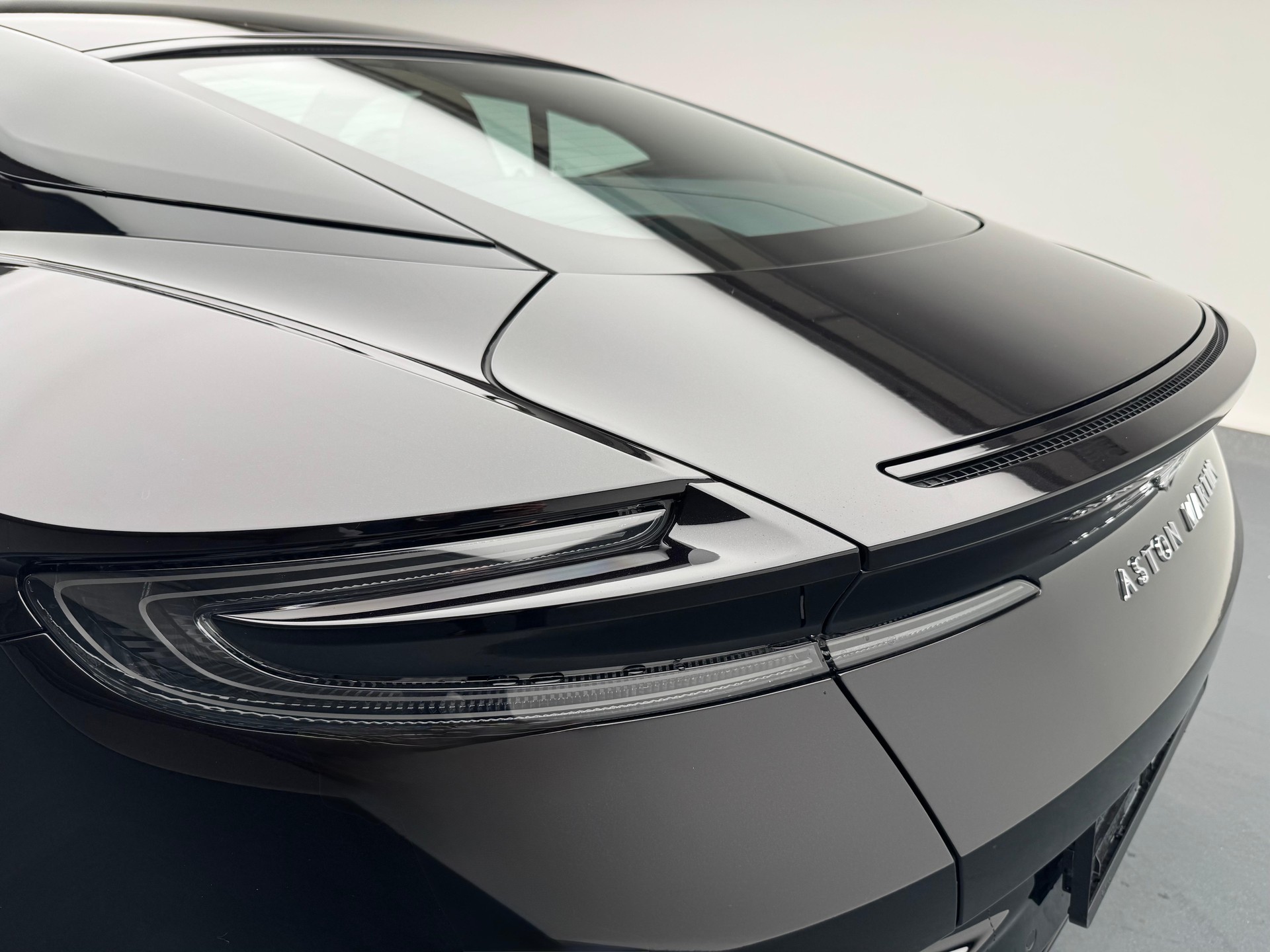 ASTON MARTIN DB11 Coupé 4.0 V8 Bi-Turbo-image-19