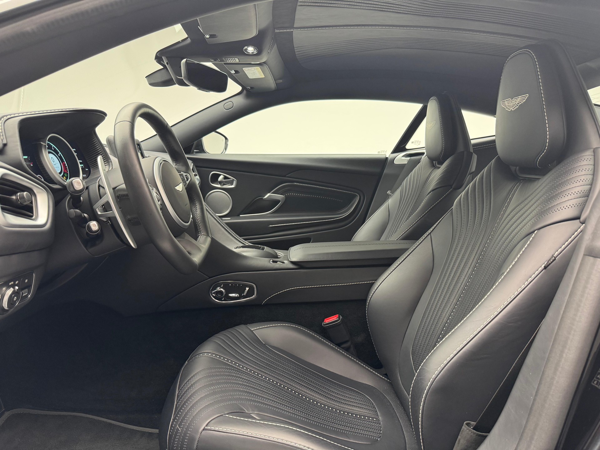 ASTON MARTIN DB11 Coupé 4.0 V8 Bi-Turbo-image-9