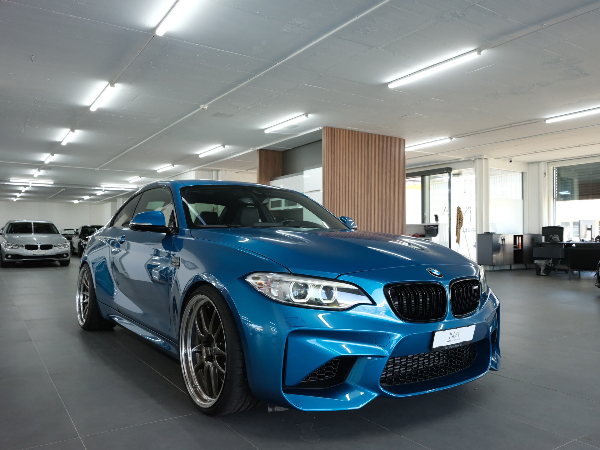 BMW M2 Drivelogic *Performance Abgassanlage* *KW Fahrwerk* *Individual*-showroom-element-1