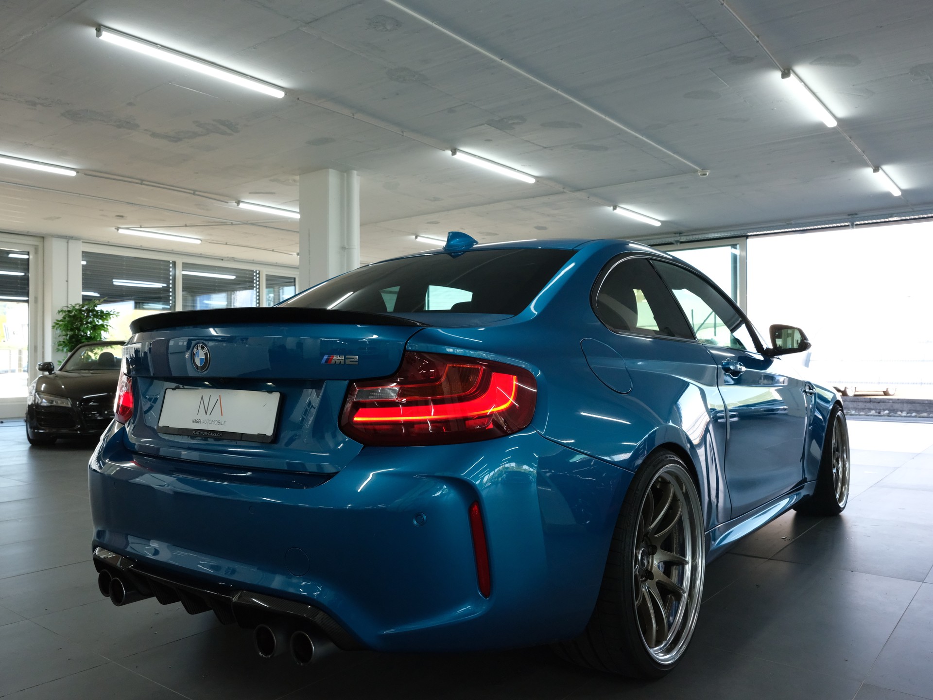 BMW M2 Drivelogic *Performance Abgassanlage* *KW Fahrwerk* *Individual*-showroom-element-2