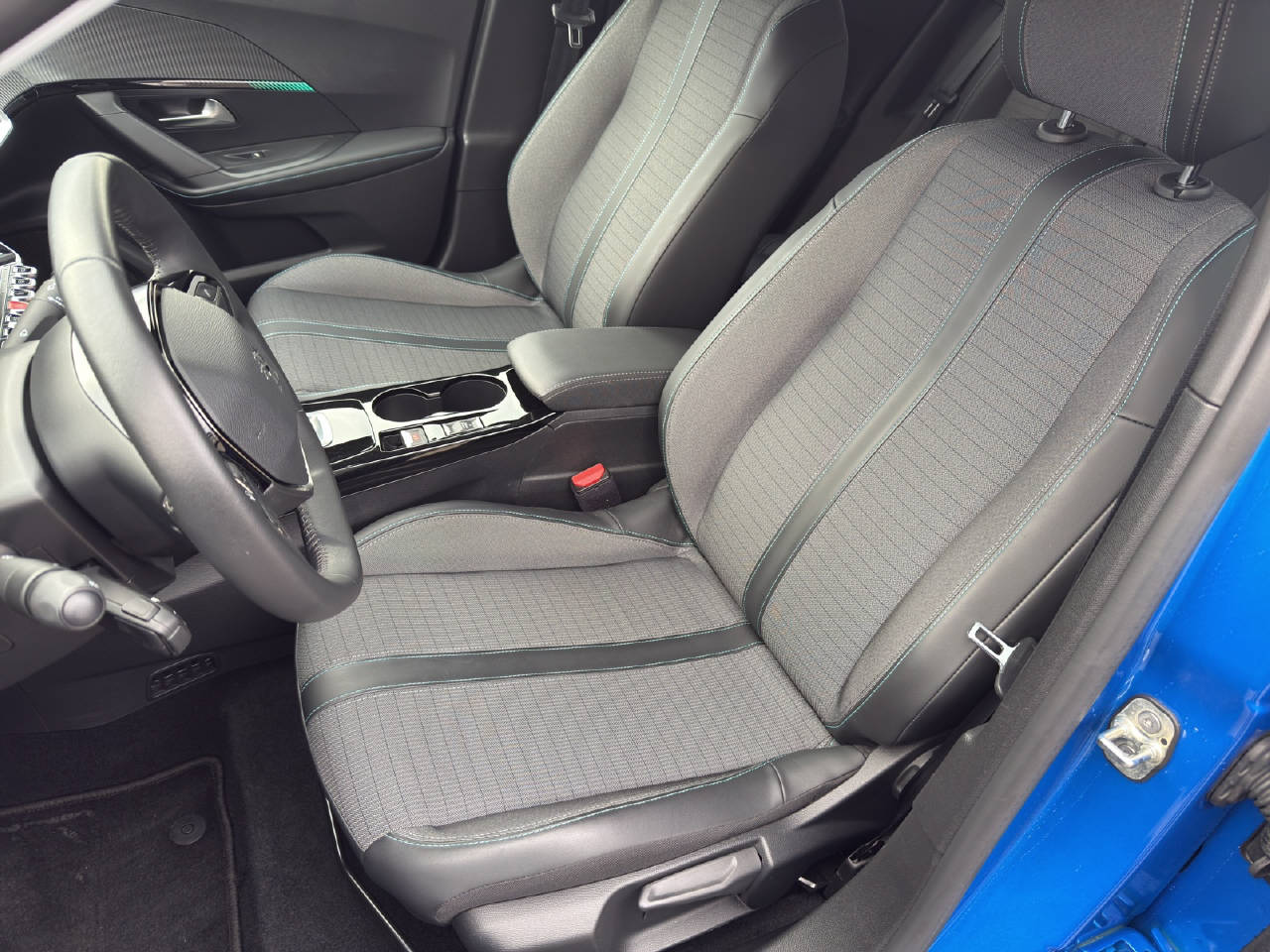 PEUGEOT 2008 e-Allure Pack-image-4