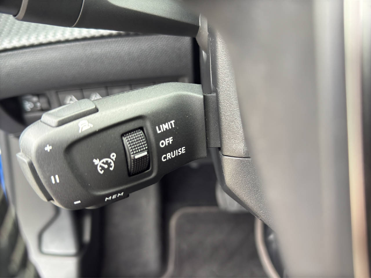 PEUGEOT 2008 e-Allure Pack-image-12