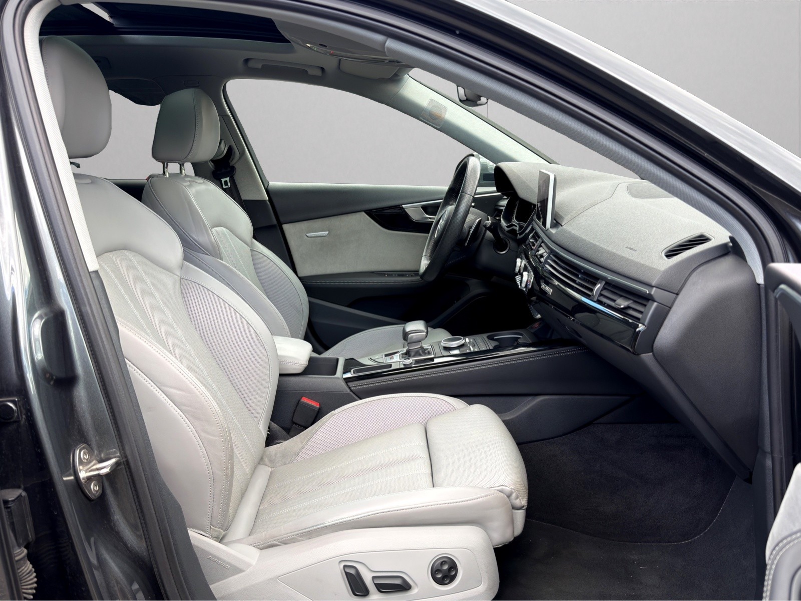 AUDI RS4 Avant 2.9 TFSI quattro tiptronic-image-11