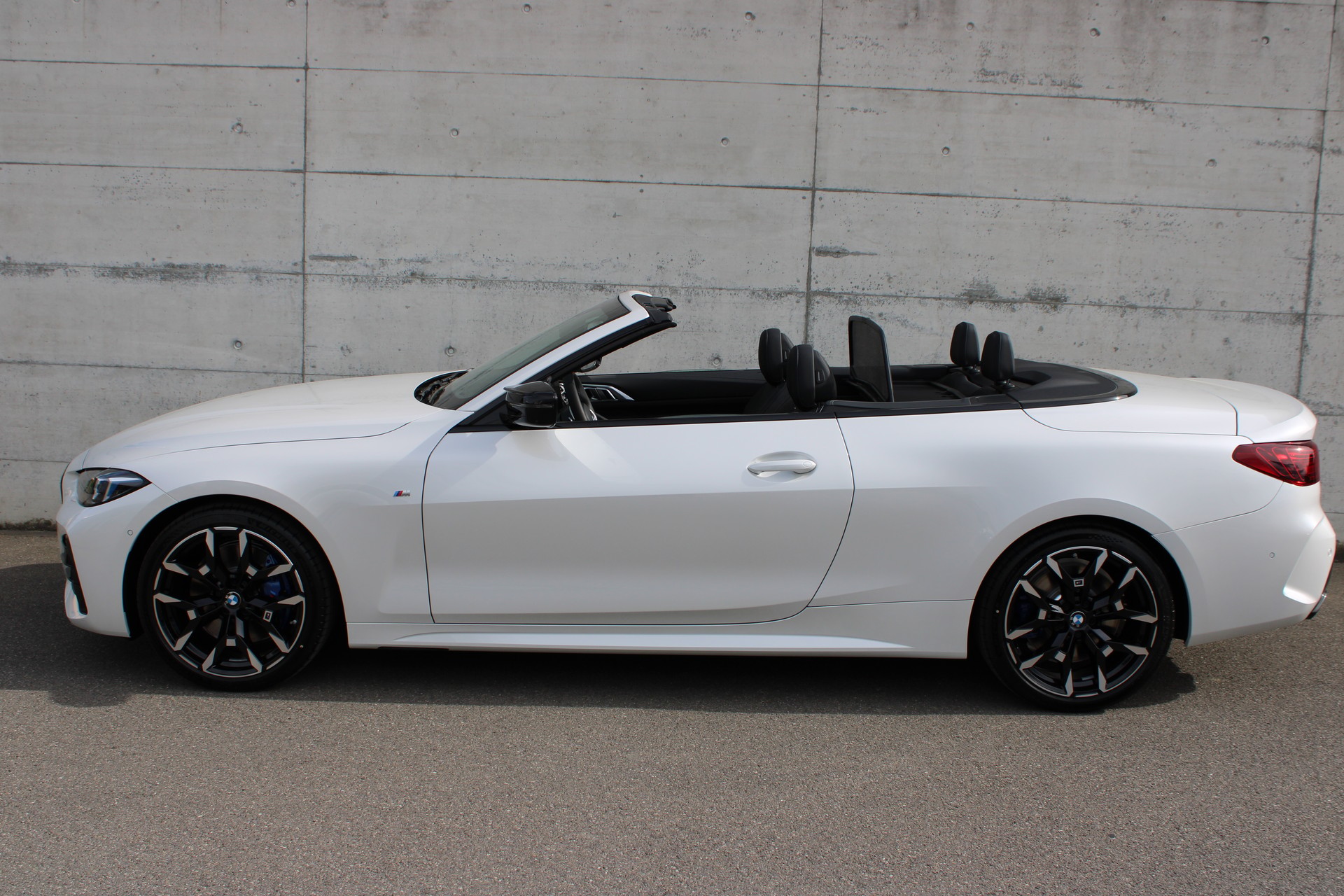 BMW M440i xDrive 48V Cabrio-showroom-element-2