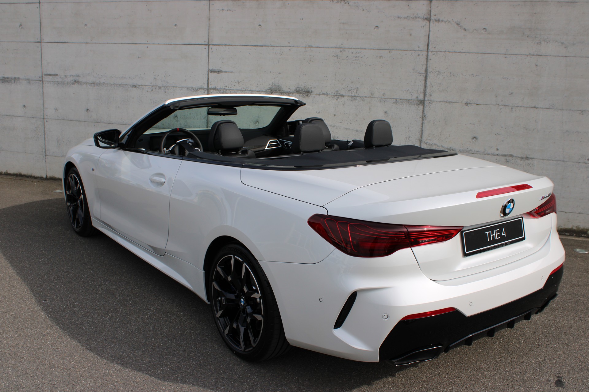 BMW M440i xDrive 48V Cabrio-image-4