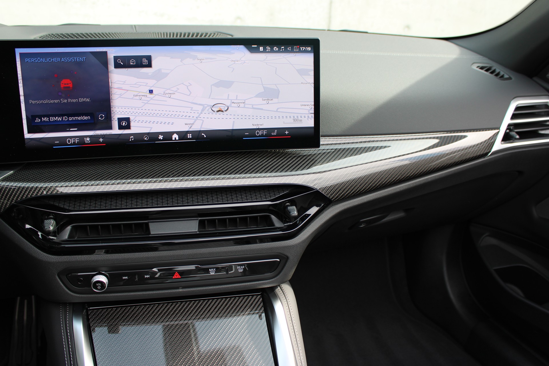 BMW M440i xDrive 48V Cabrio-image-16