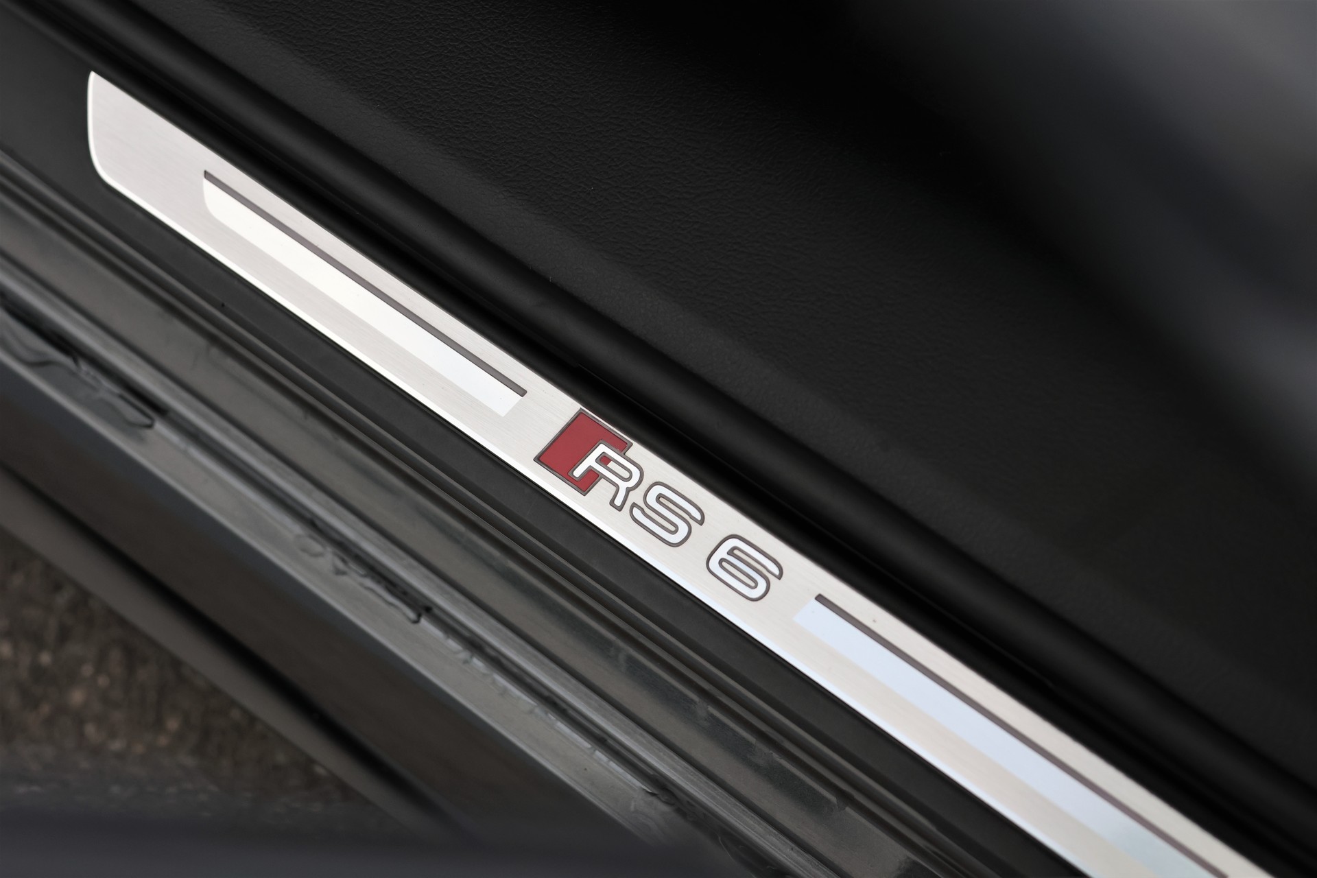 AUDI RS6 Avant 4.0 TFSI V8 quattro (CH)-image-23