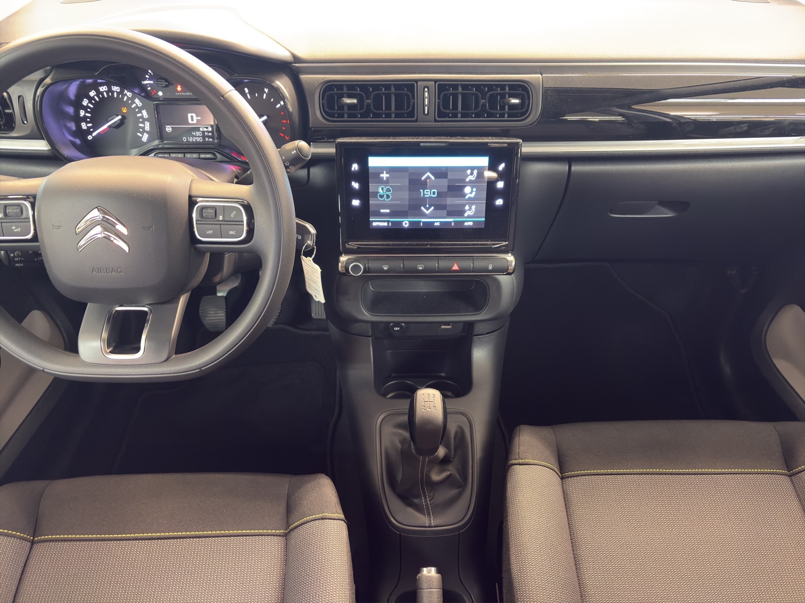 CITROEN C3 1.2i PureTech Feel-image-11