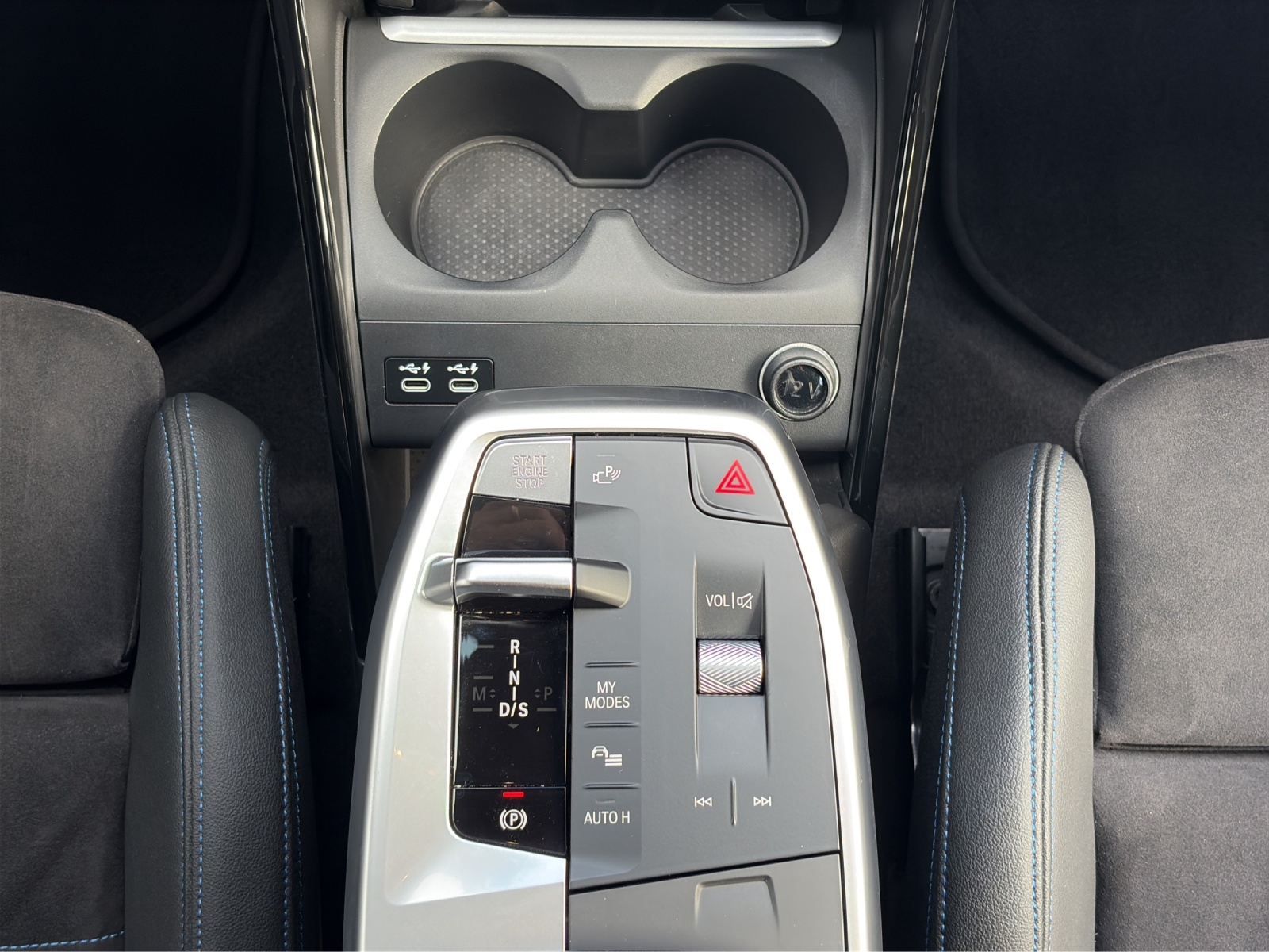 BMW 230e xDrive paddles Active Tourer-image-18