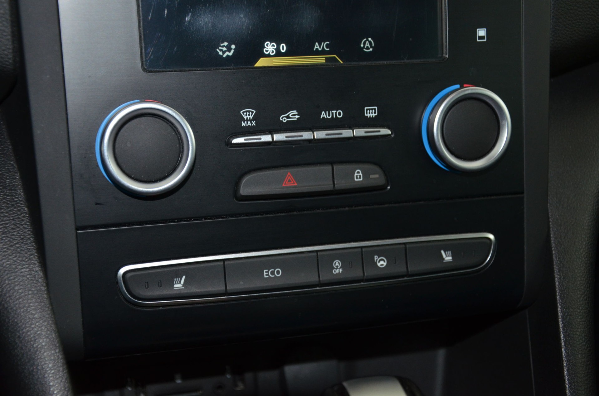 RENAULT Mégane Grandtour 1.2 16V Turbo Bose EDC-image-21