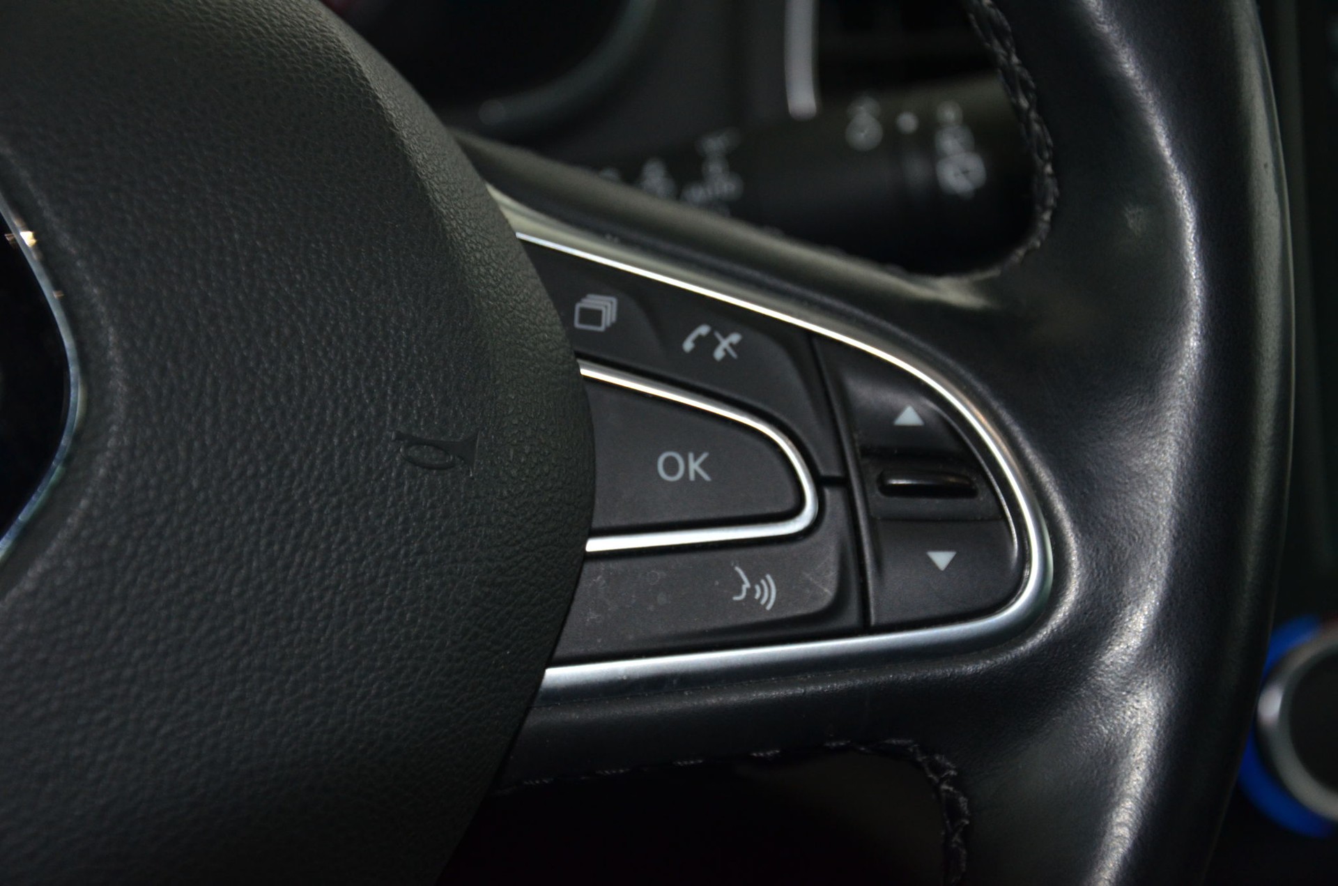 RENAULT Mégane Grandtour 1.2 16V Turbo Bose EDC-image-18