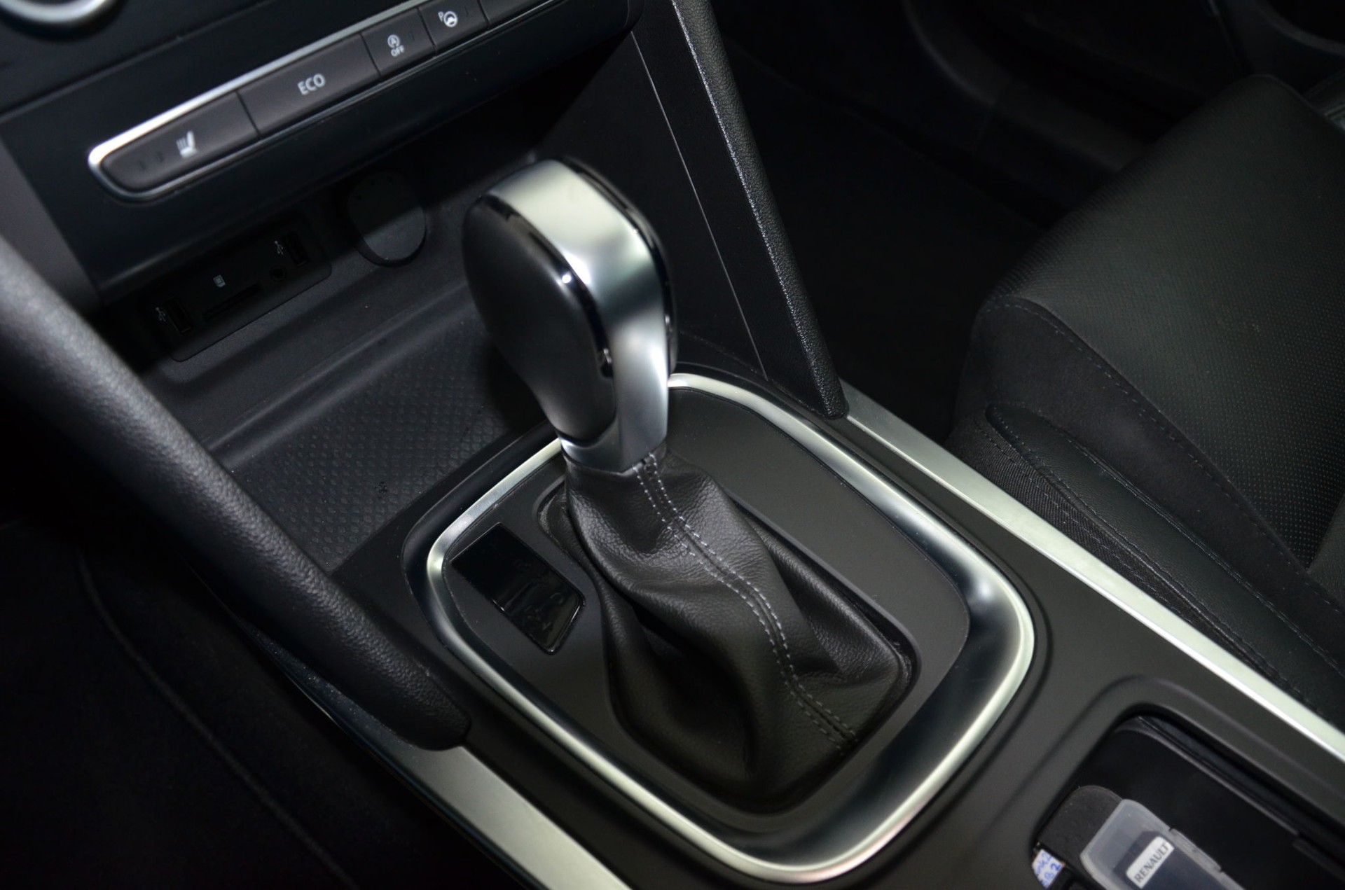RENAULT Mégane Grandtour 1.2 16V Turbo Bose EDC-image-22