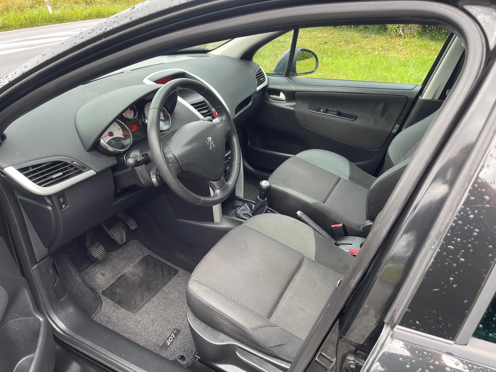 PEUGEOT 207 SW 1.6 16V Swiss Edition-image-7