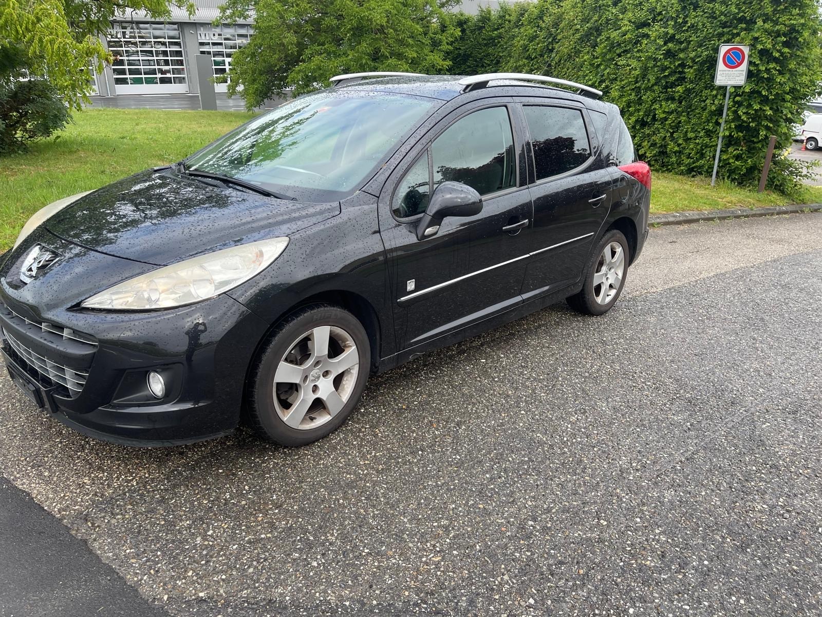 PEUGEOT 207 SW 1.6 16V Swiss Edition-image-3
