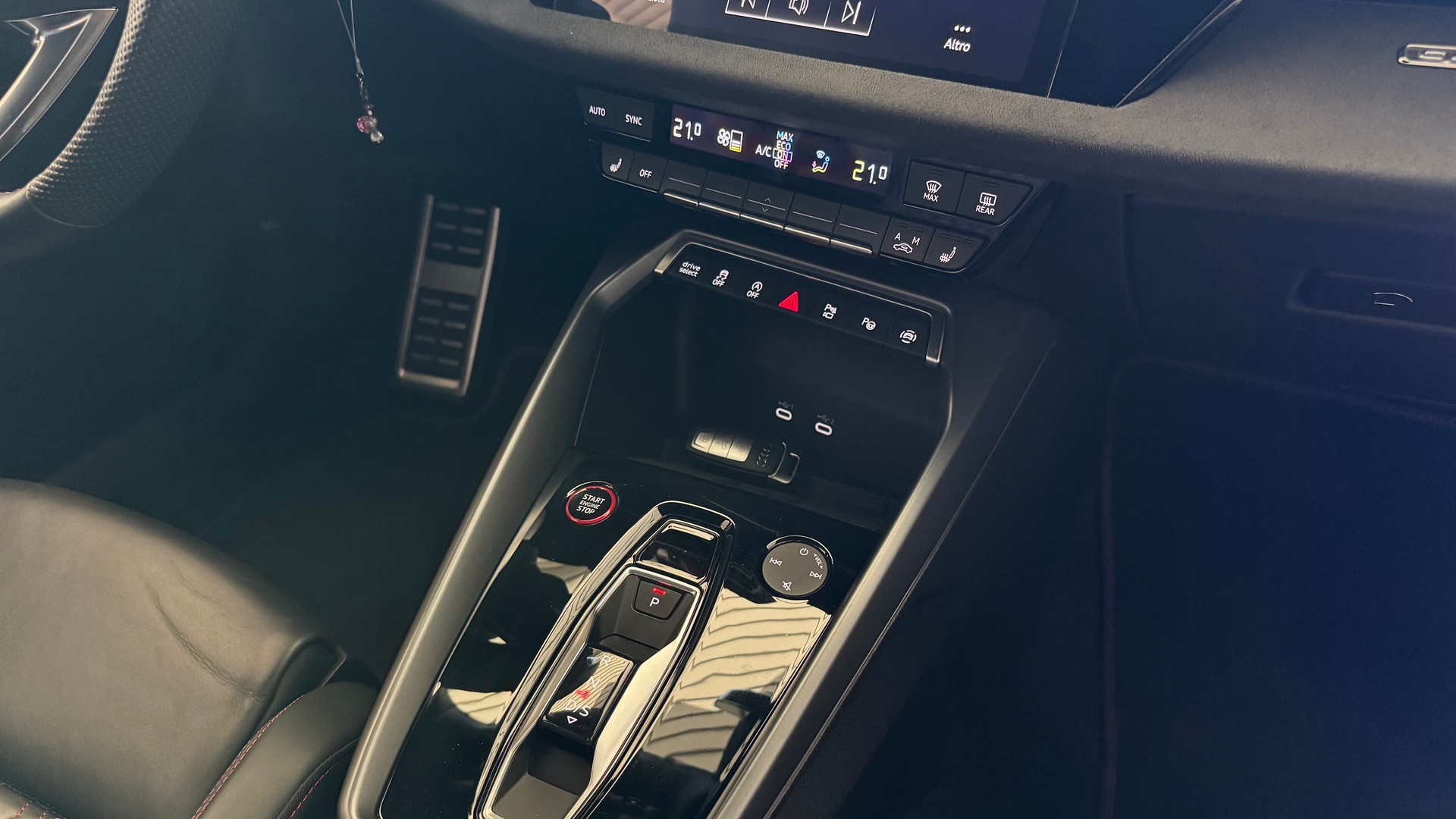 AUDI S3 Sportback TFSI quattro S-tronic-image-14