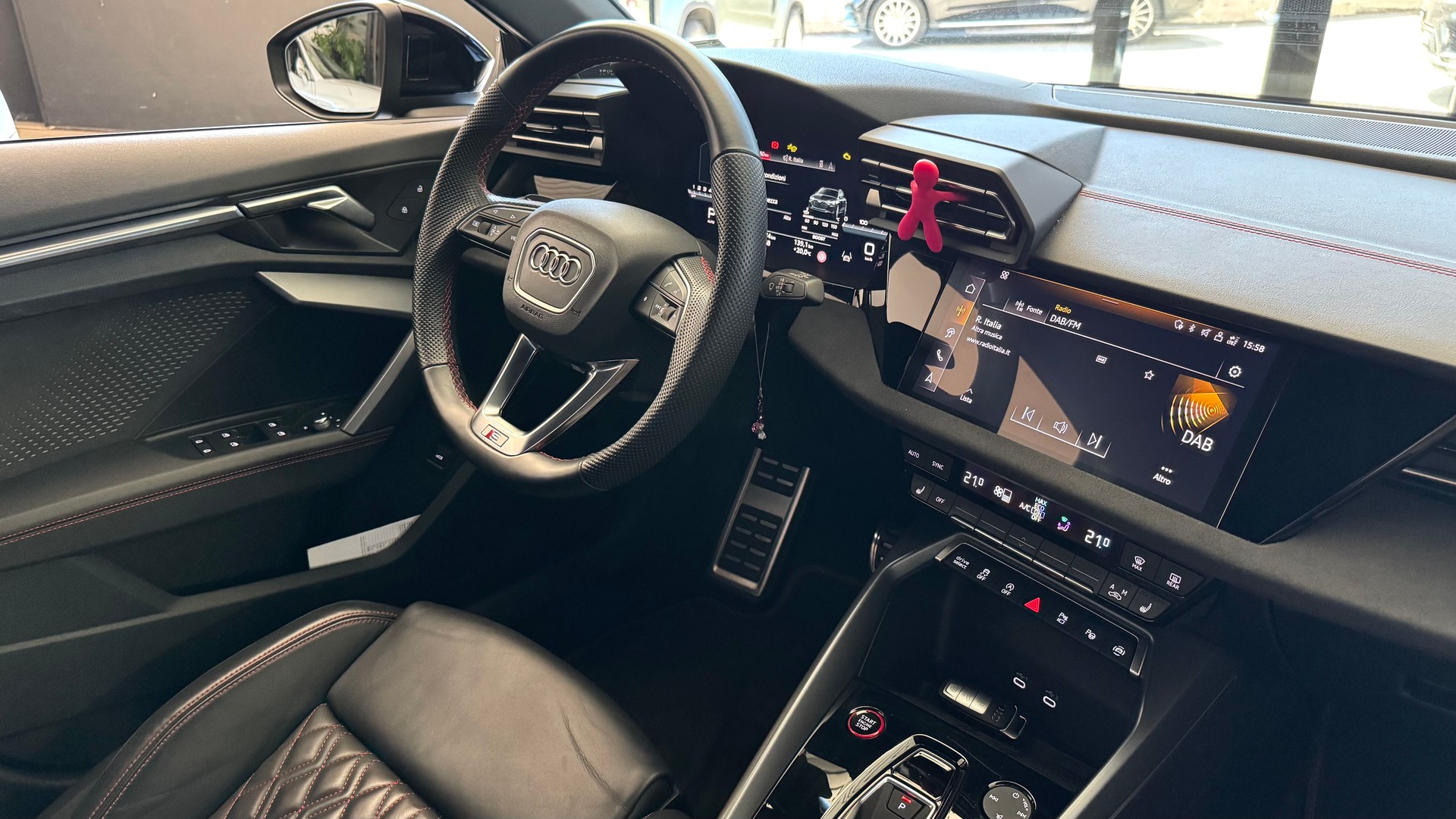 AUDI S3 Sportback TFSI quattro S-tronic-image-13