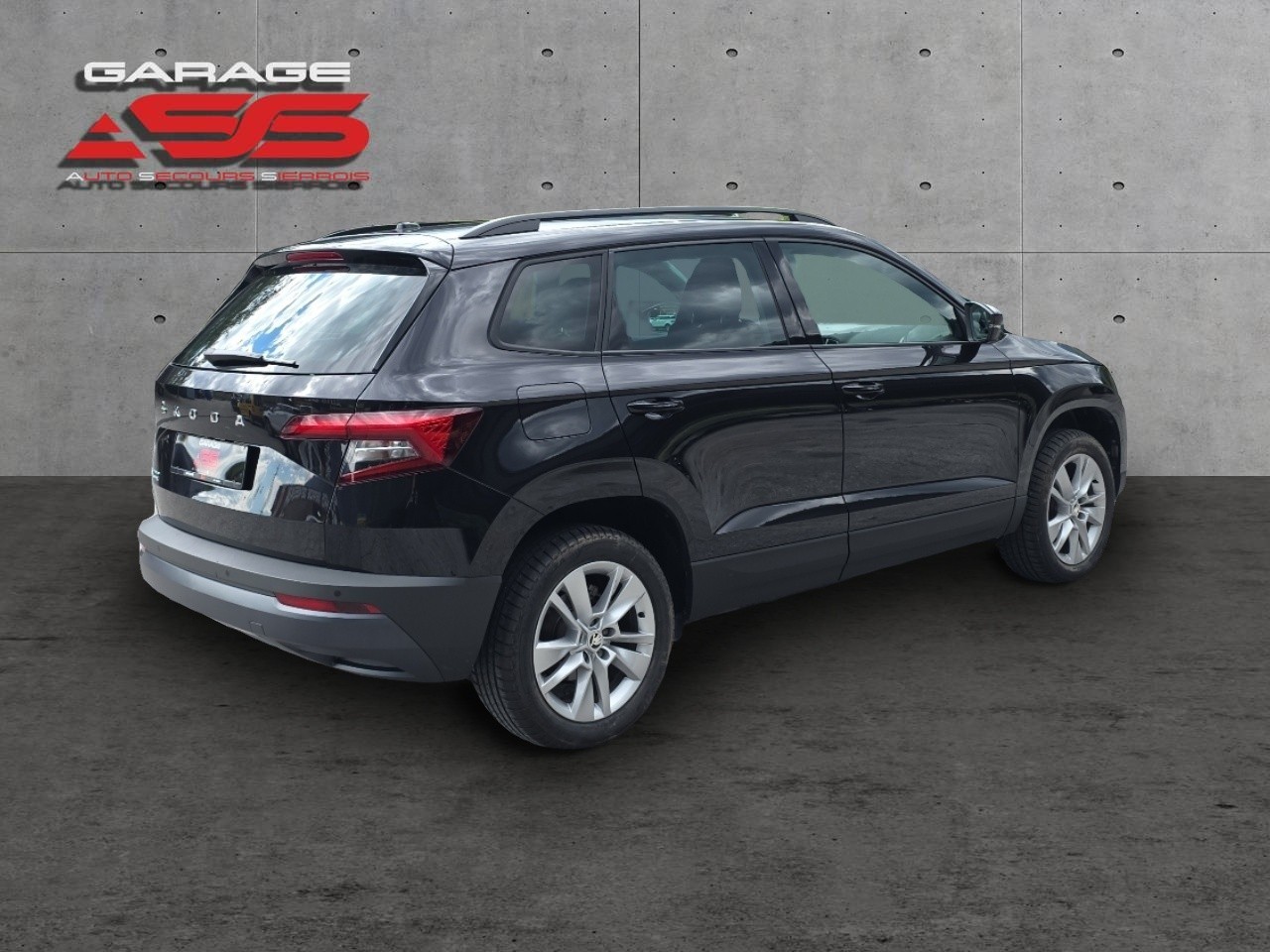 SKODA Karoq 1.5 TSI ACT Ambition DSG-showroom-element-1