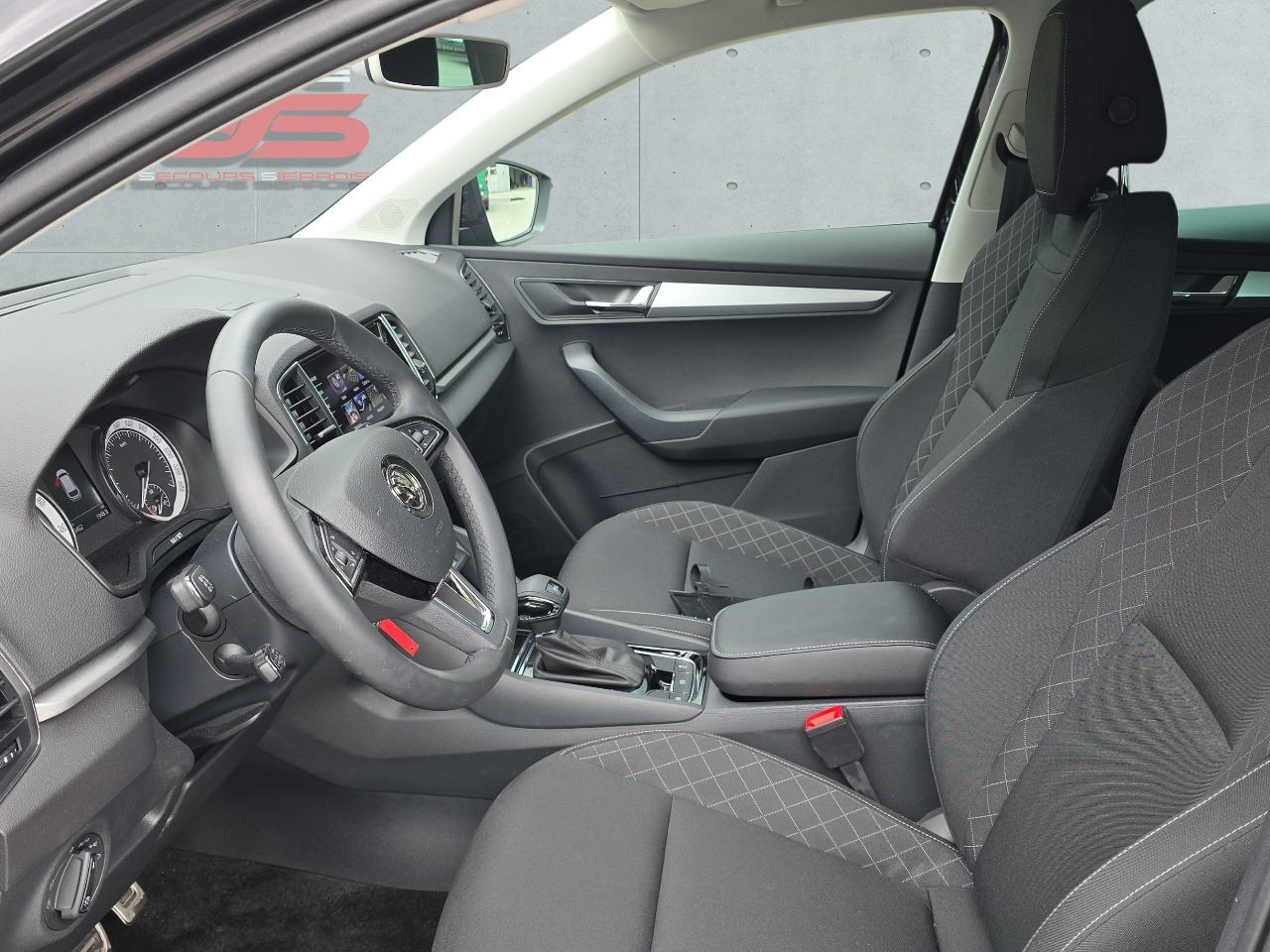 SKODA Karoq 1.5 TSI ACT Ambition DSG-image-4