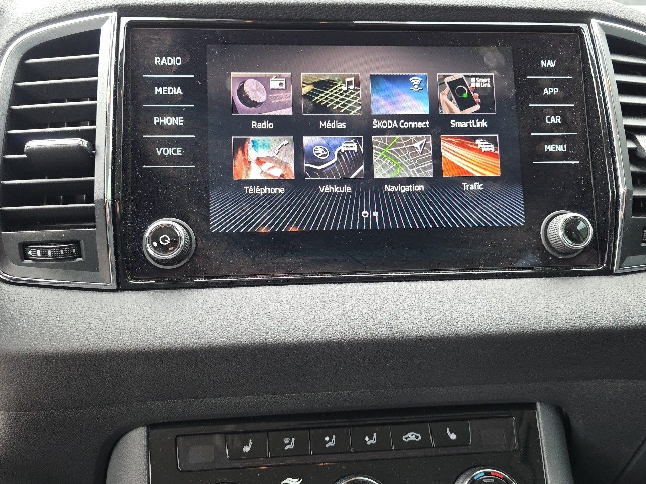 SKODA Karoq 1.5 TSI ACT Ambition DSG-image-12