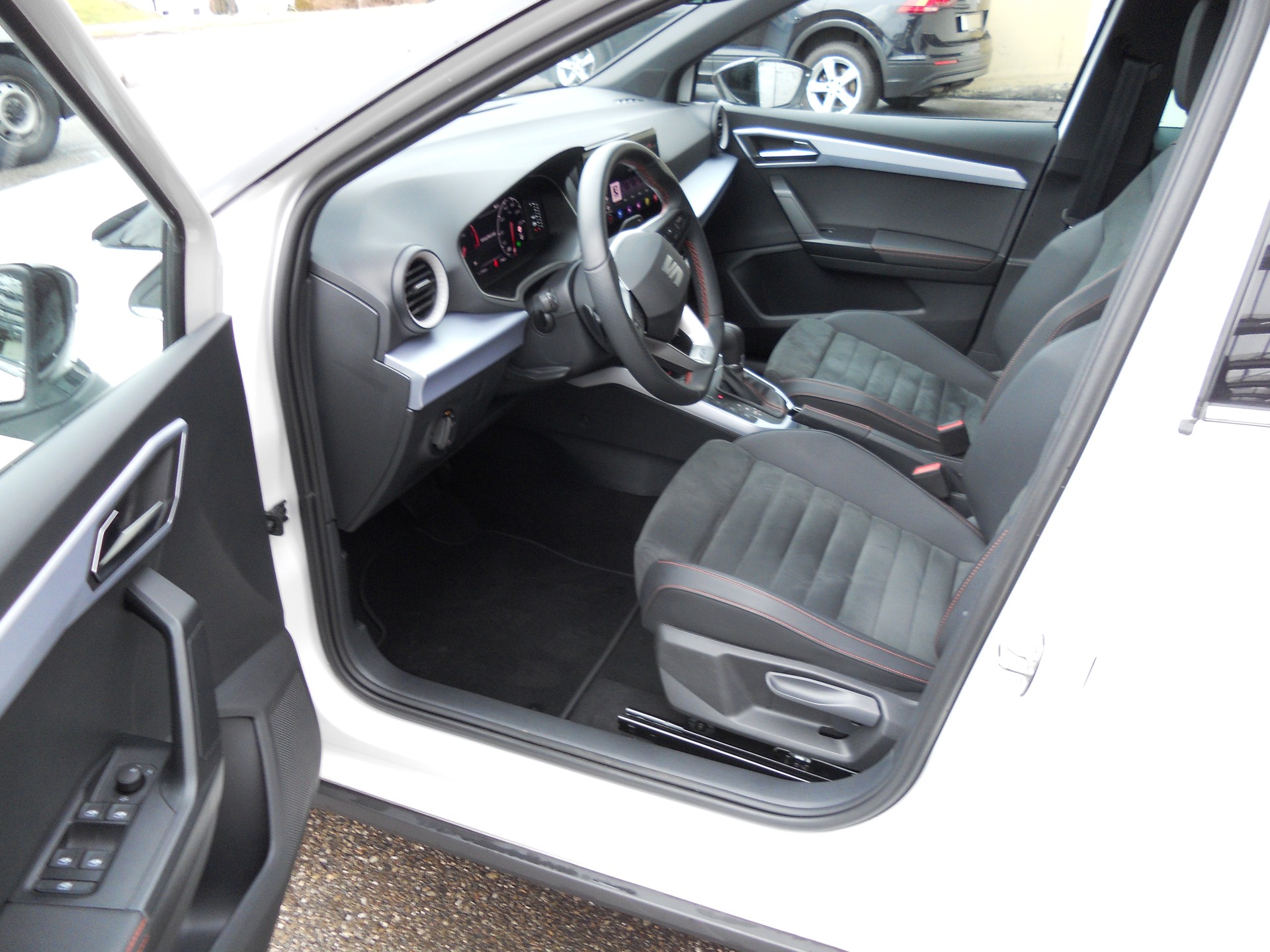 SEAT Arona 1.0 TSI Eco FR DSG-image-10
