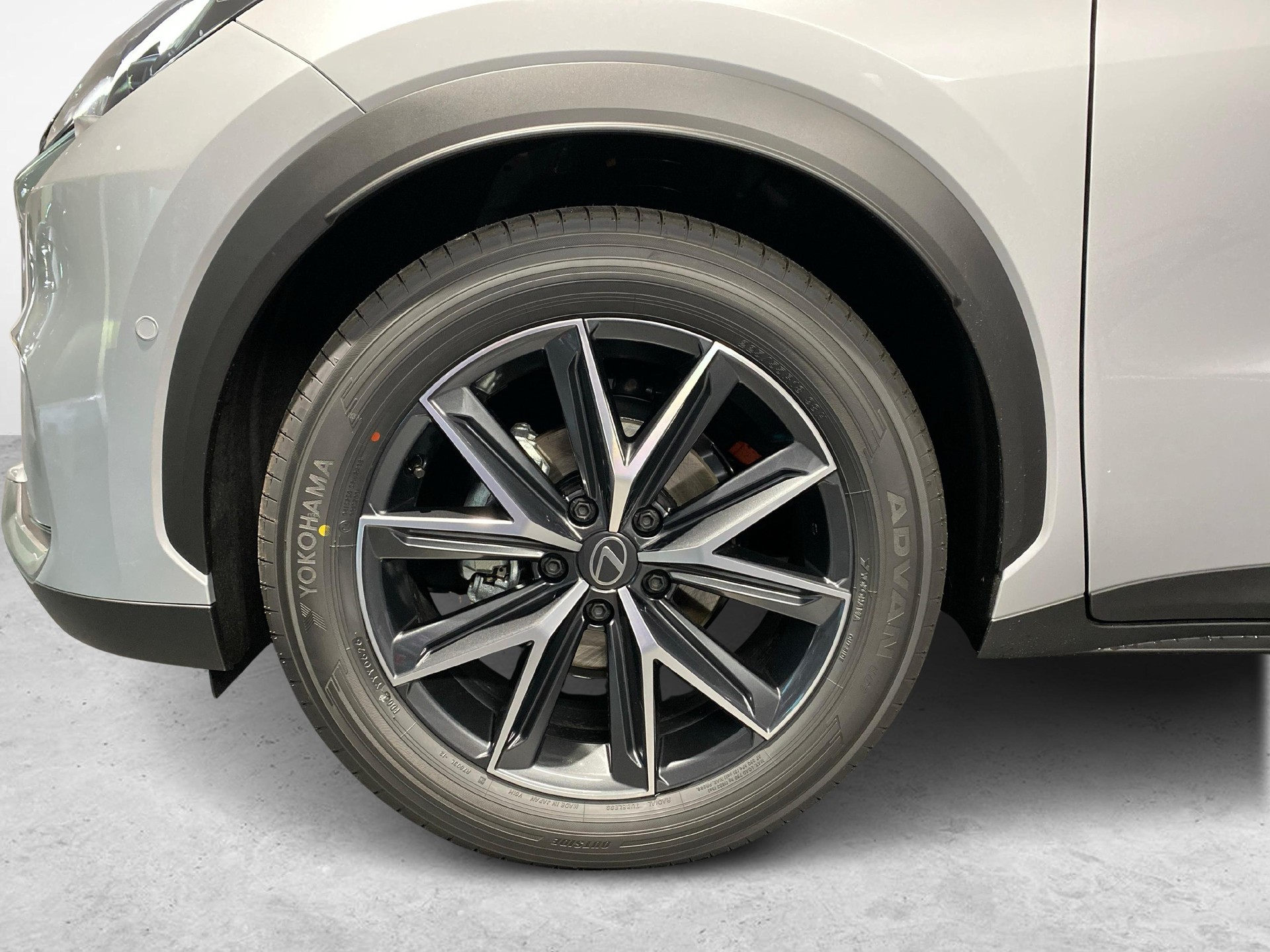 LEXUS LBX 1.5 Hybrid Cool AWD-image-14