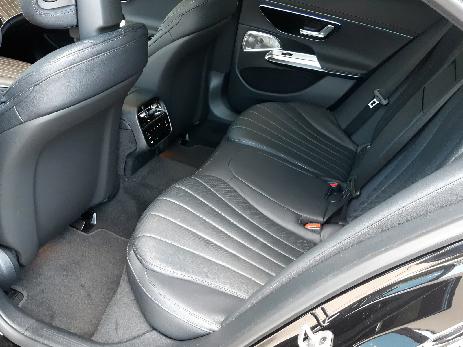MERCEDES-BENZ E 300 de 4Matic-image-10