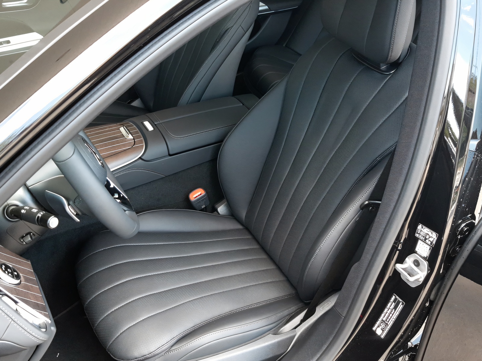 MERCEDES-BENZ E 300 de 4Matic-image-13