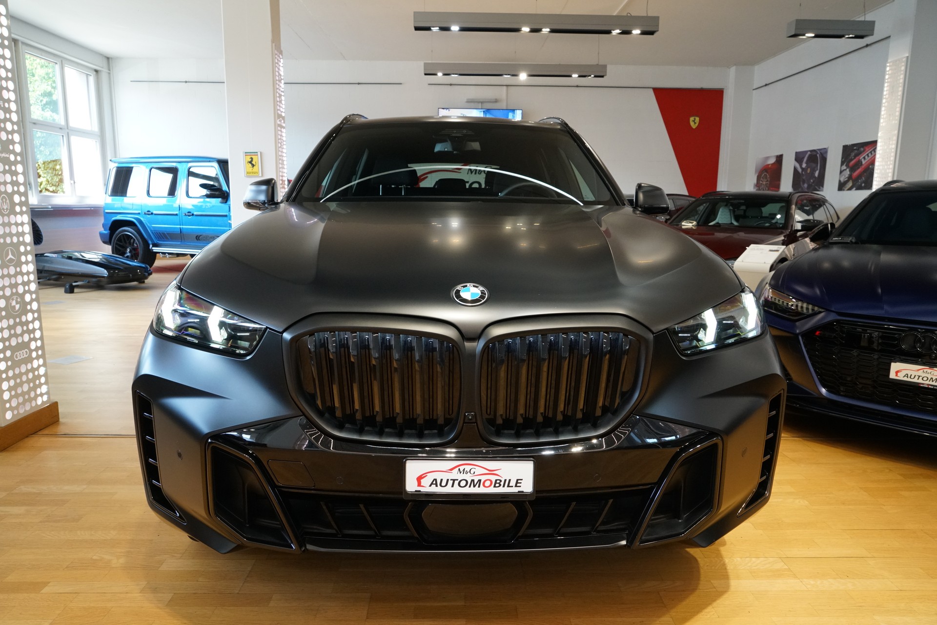 BMW X5 xDrive 48V 40i M Sport Pro Steptronic Frozen Black-showroom-element-1