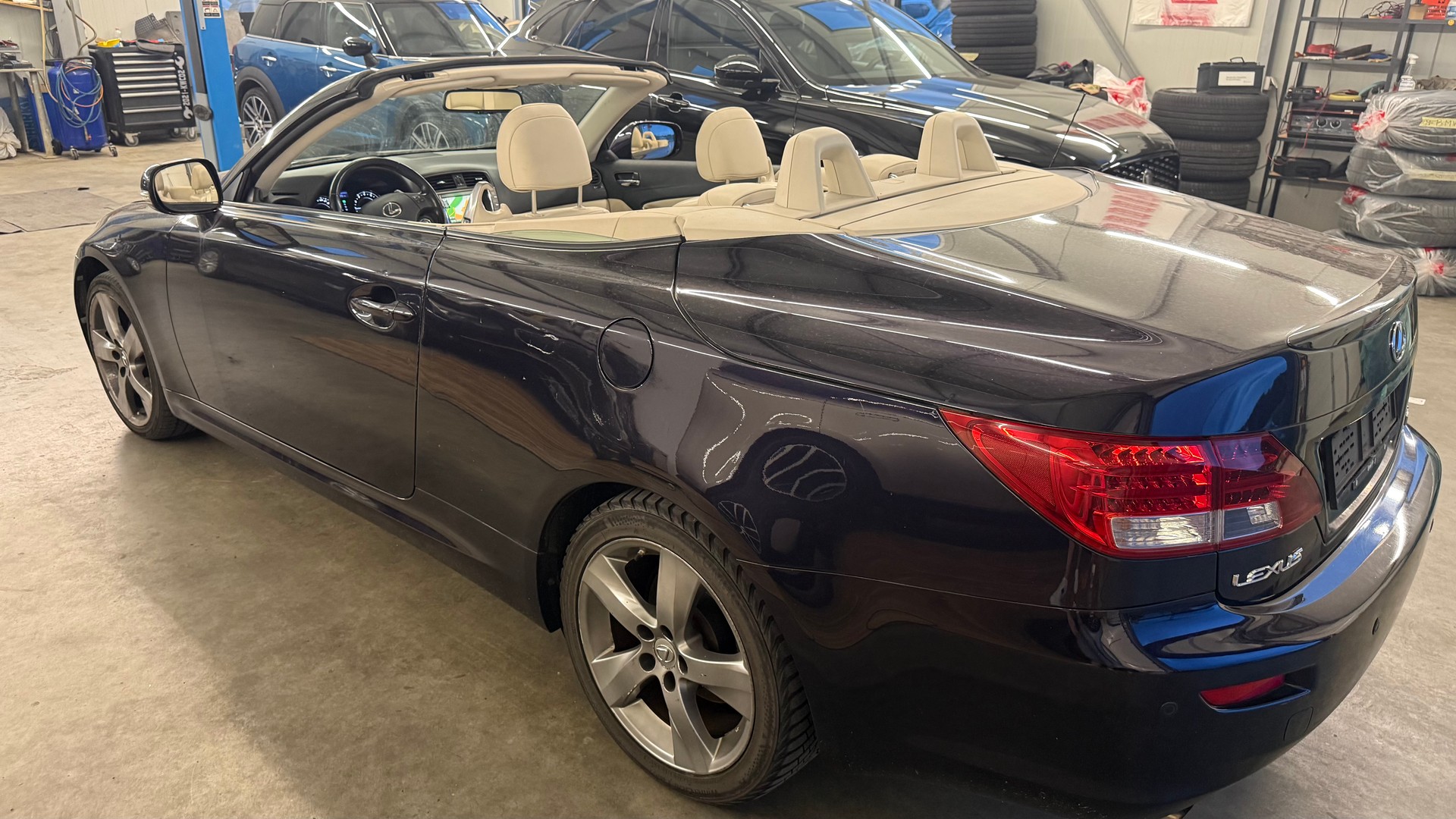 LEXUS IS 250C Executive Automatic-image-12