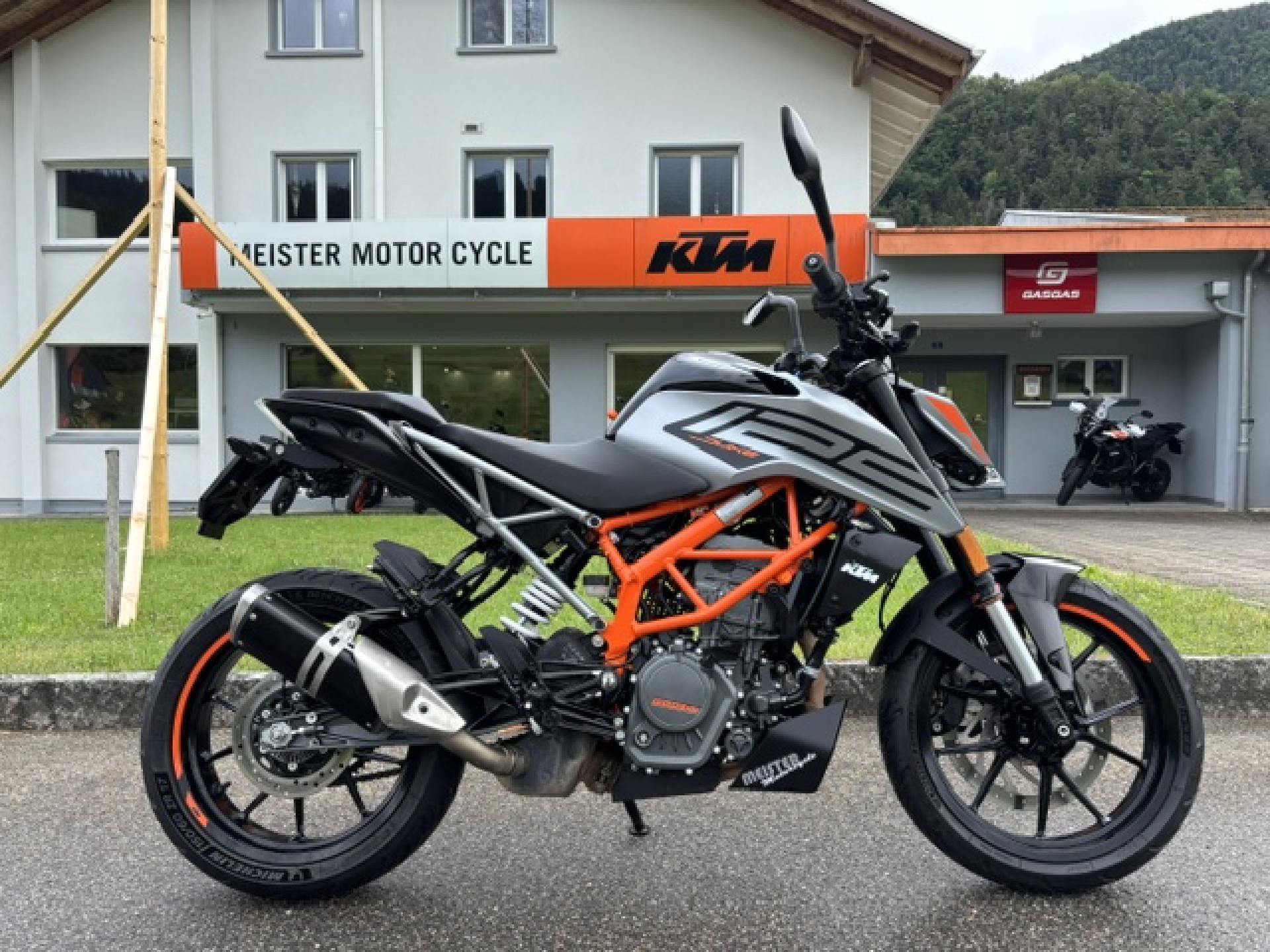 KTM 125 Duke-image-0
