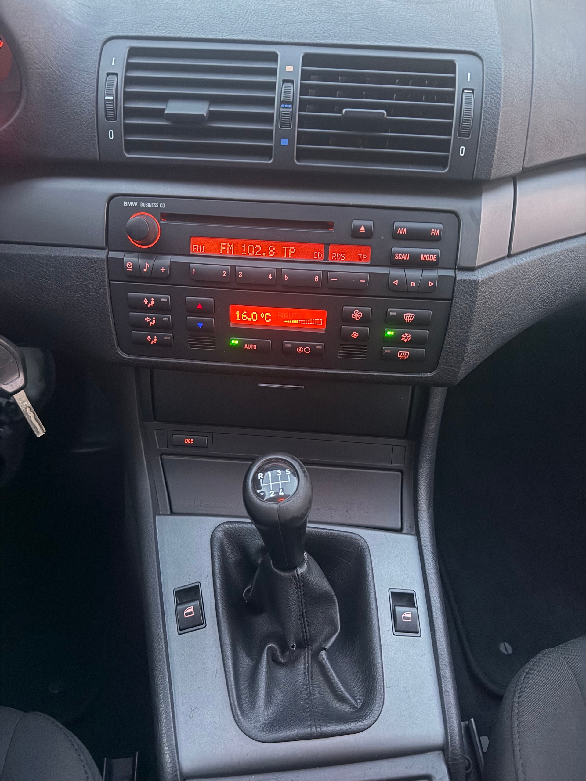 BMW 318i Touring-image-21