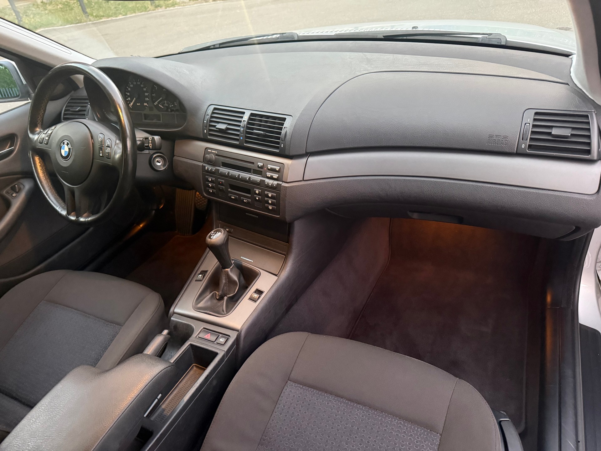 BMW 318i Touring-image-20