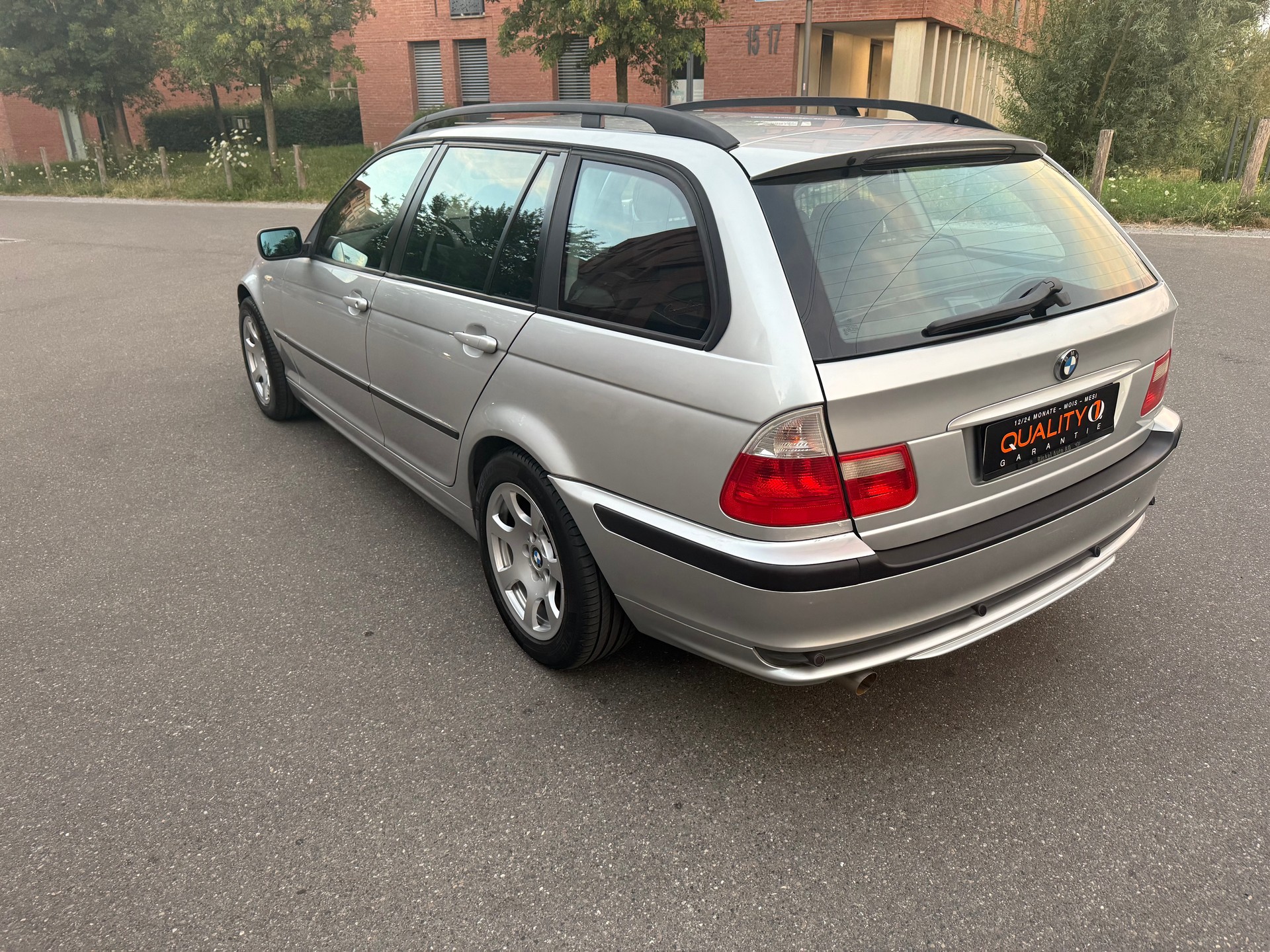 BMW 318i Touring-image-10