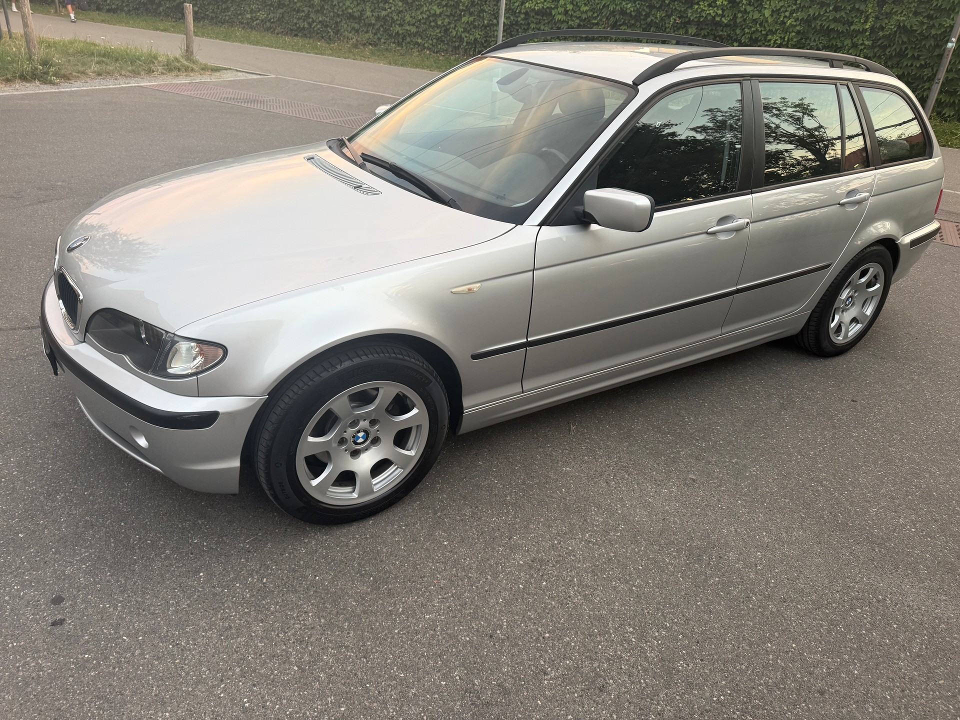 BMW 318i Touring-image-13