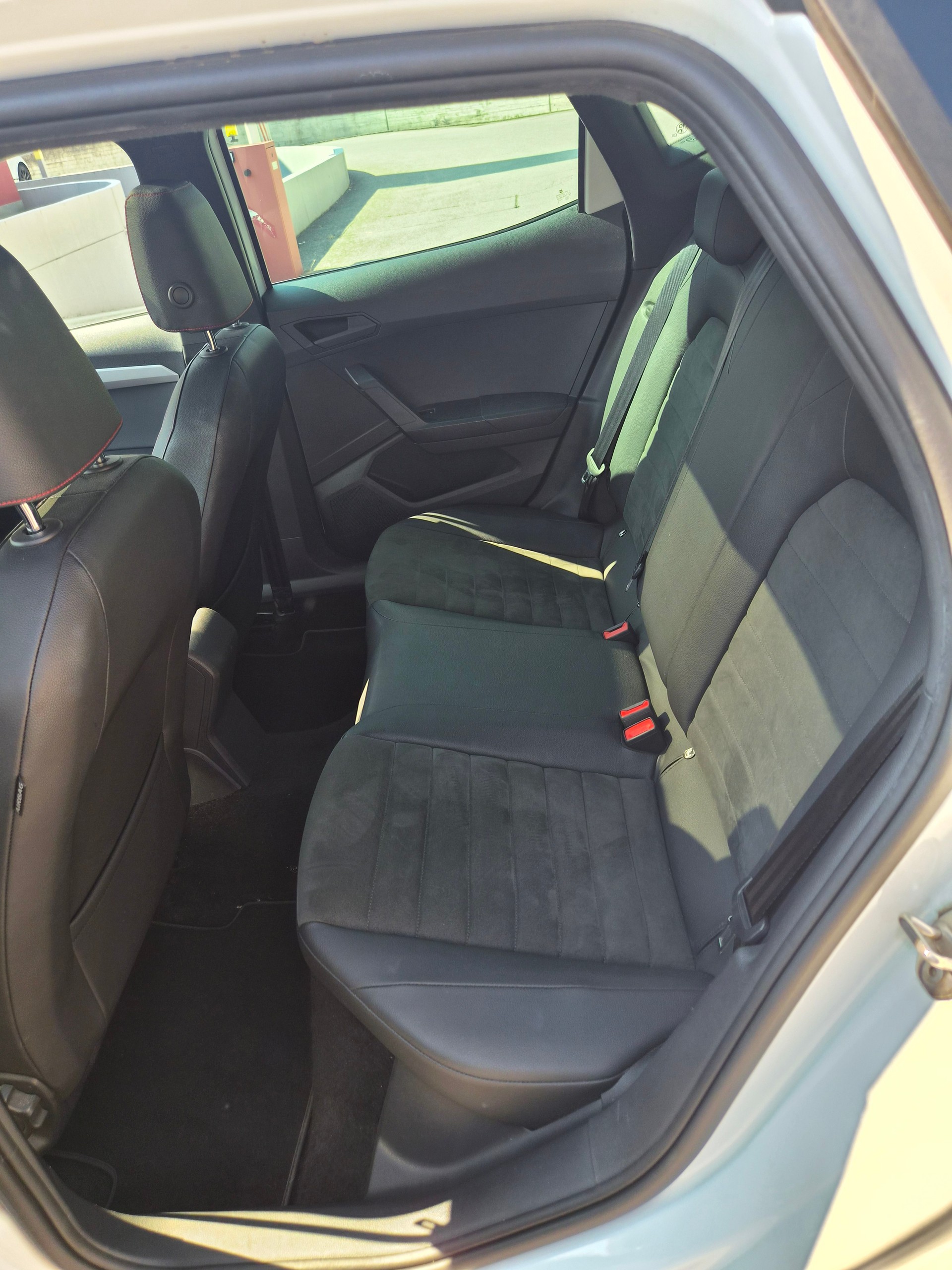 SEAT Ibiza 1.0 EcoTSI DSG Swiss FR-image-4