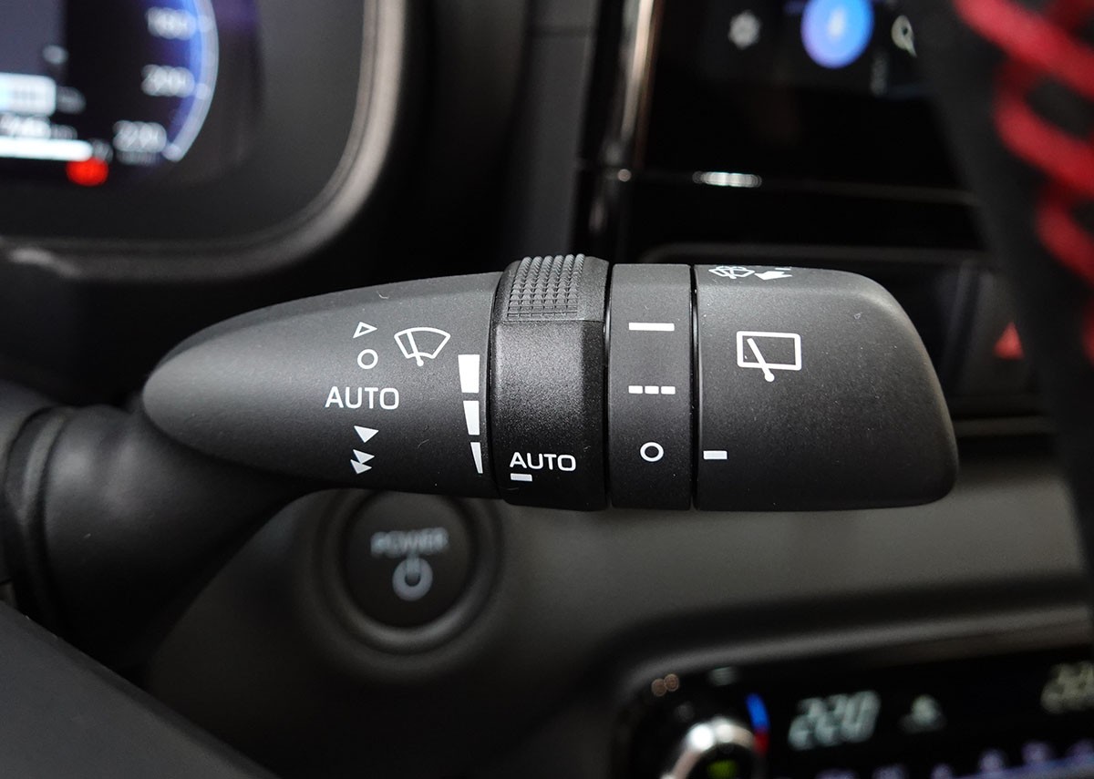 TOYOTA Yaris 1.5 GR Sport e-CVT Panoramaglasdach, JBL, Head-Up Display-image-18